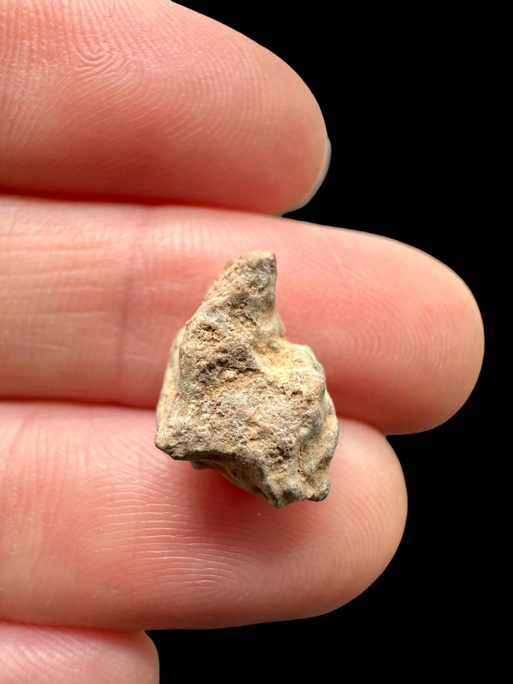 Lunar meteorite Bechar 007 – 0,9g – Algeria - MEBA148