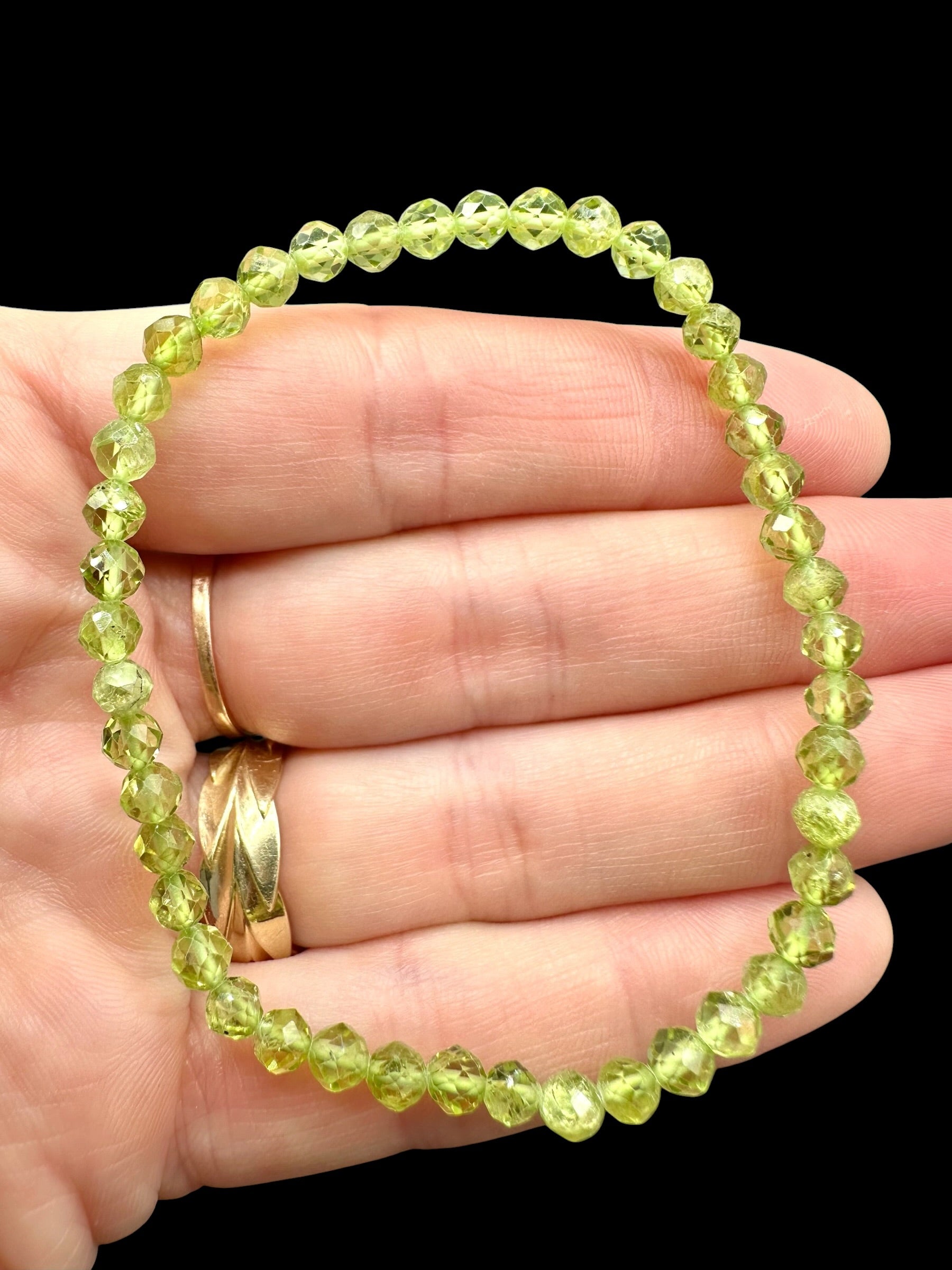 Olivine bracelet 4 mm – Faceted Beads - NAR29