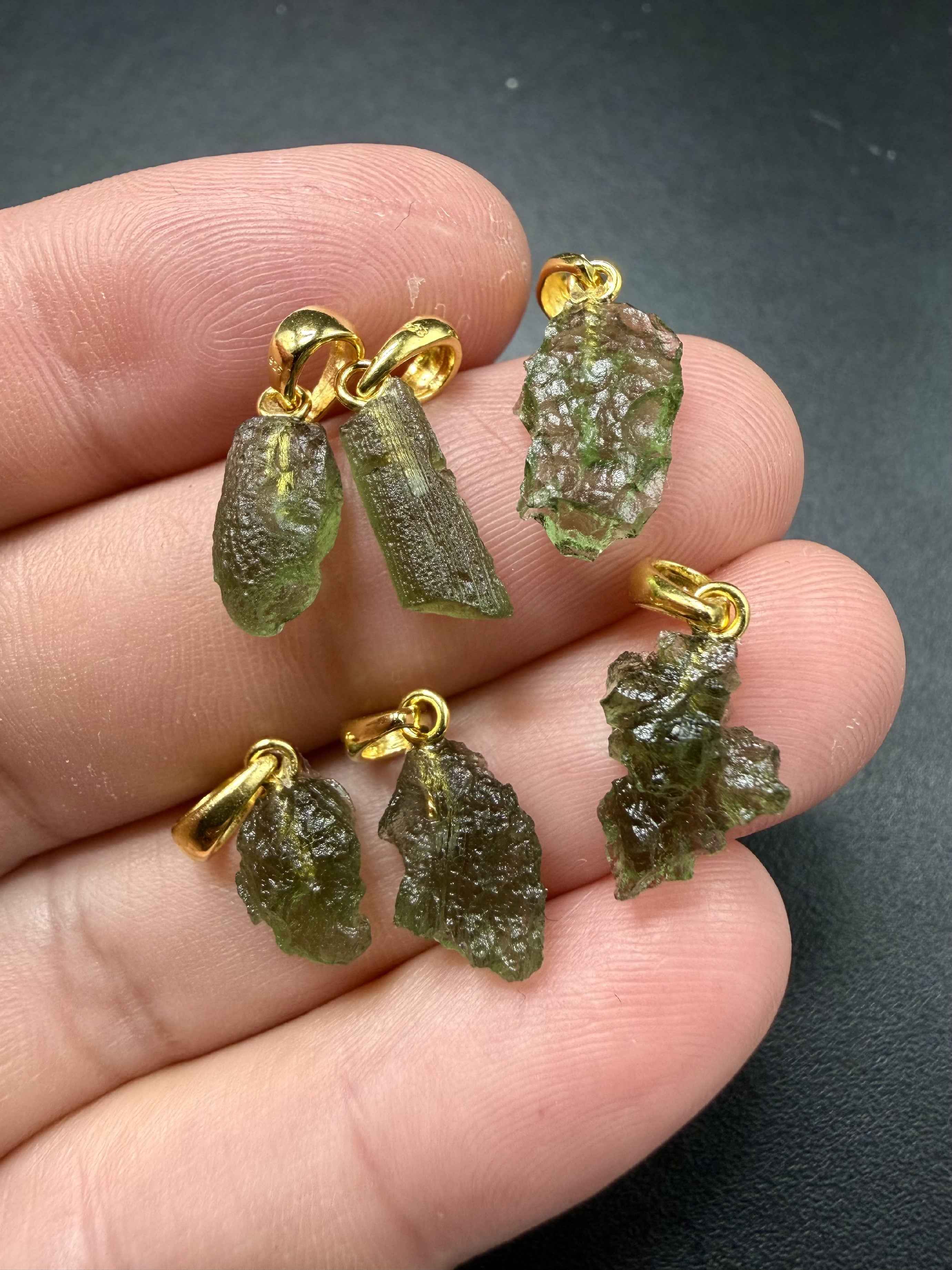 Ciondolo di moldavite placcato oro 1,2-2cm – random piece - SPP/V031