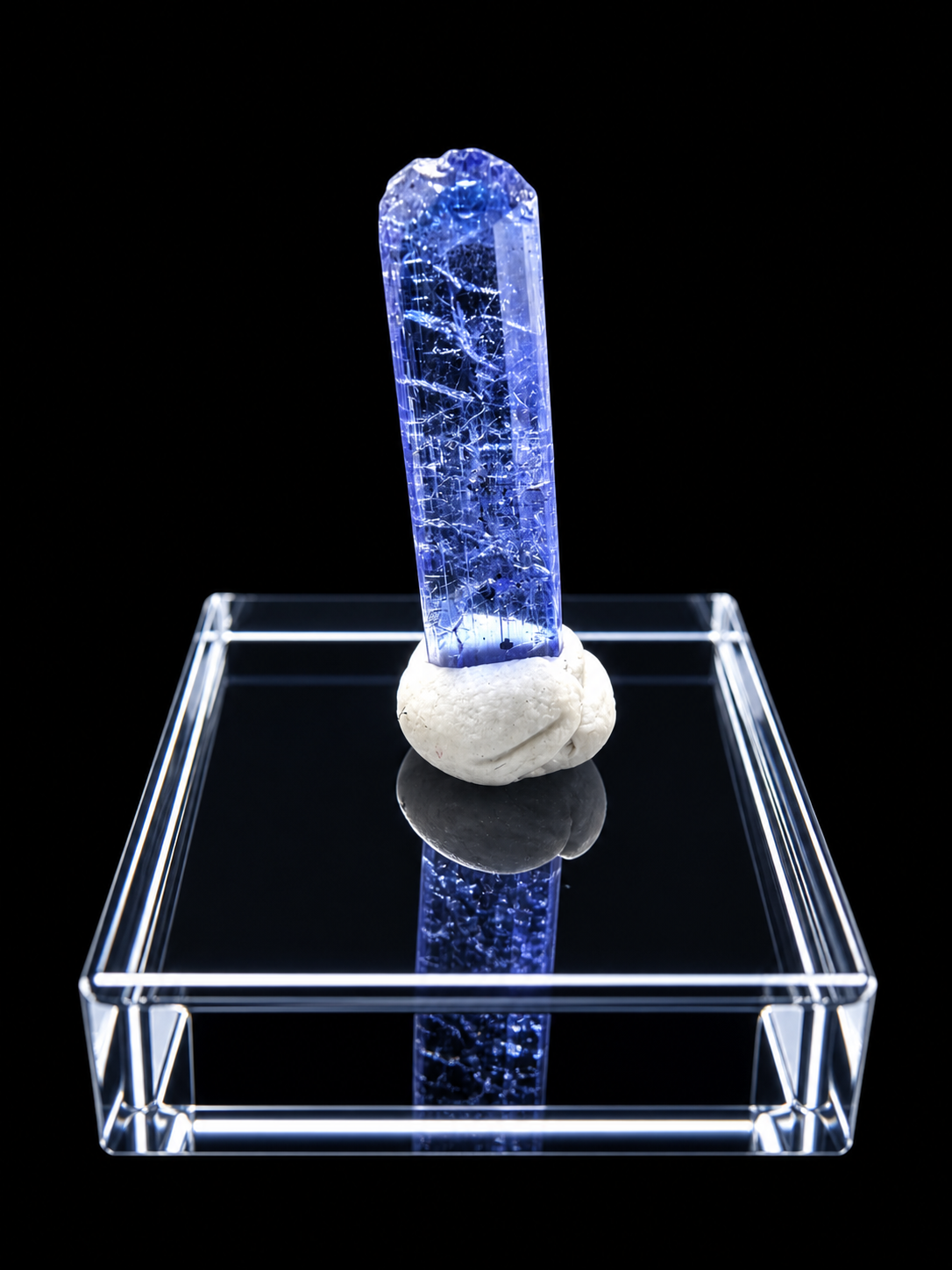 Tanzanite – Merelani Hills, Tanzania