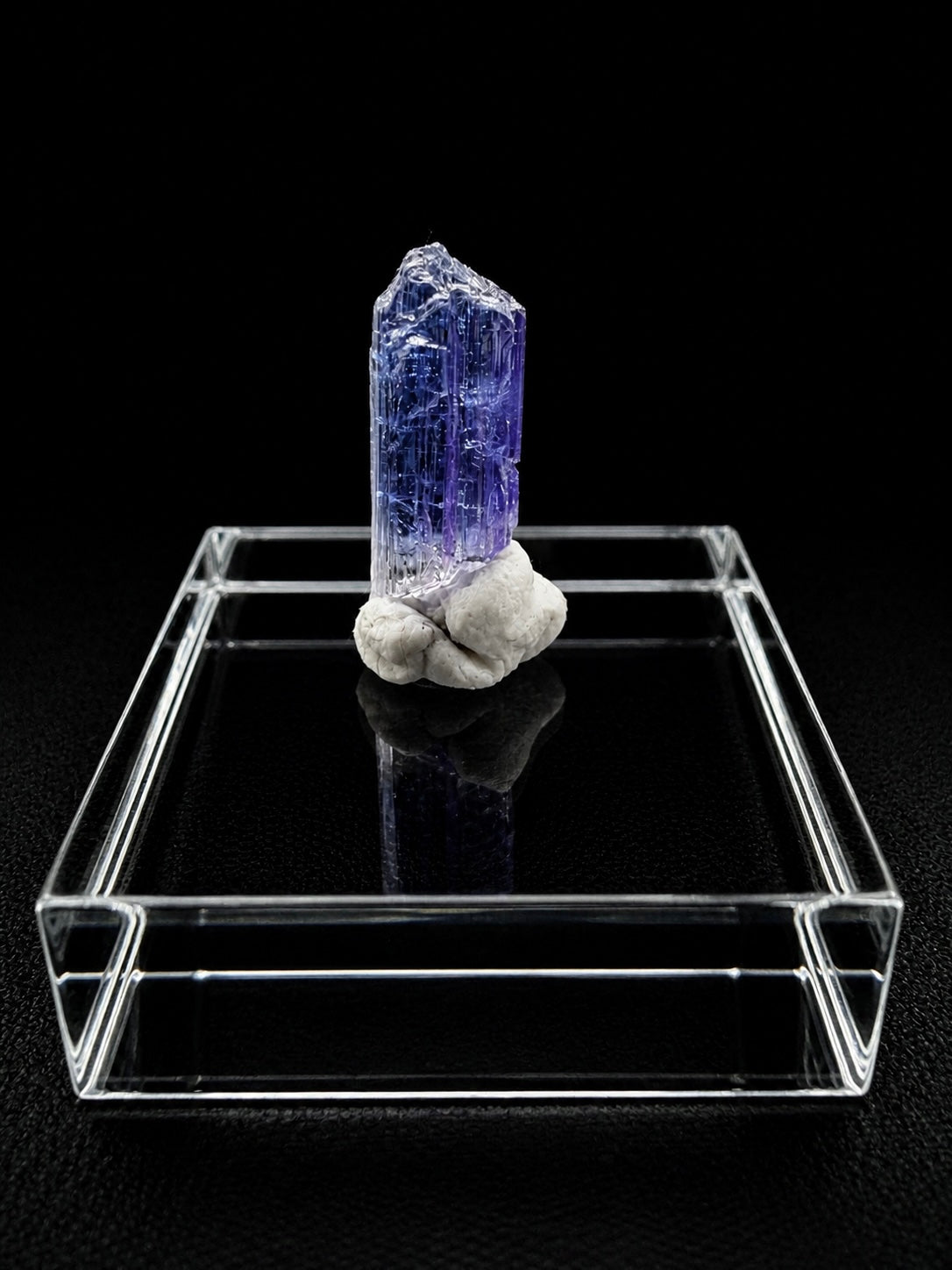 Tanzanite – Merelani Hills, Tanzania