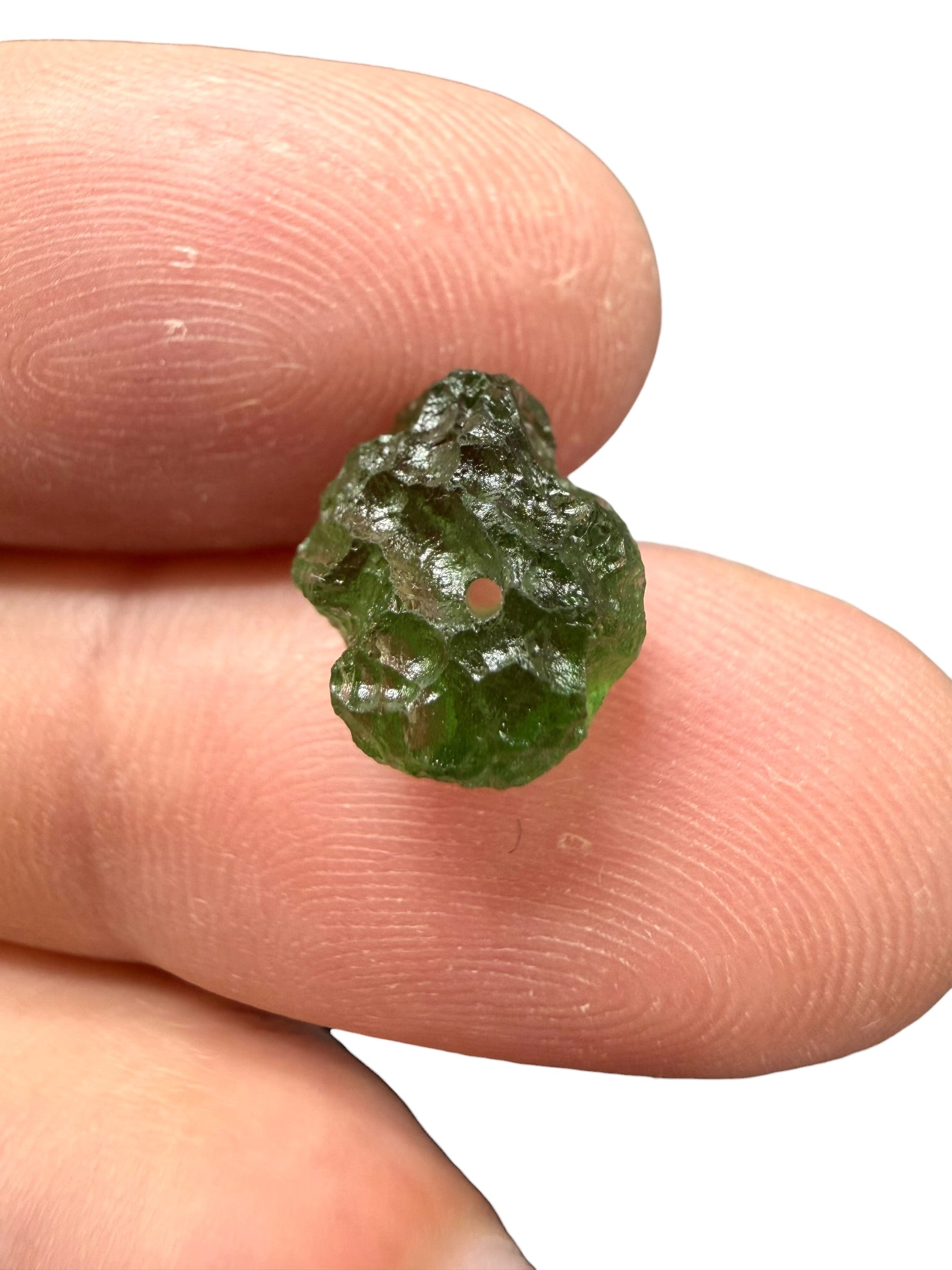 A bead made of raw moldavite 0,7g - VK014