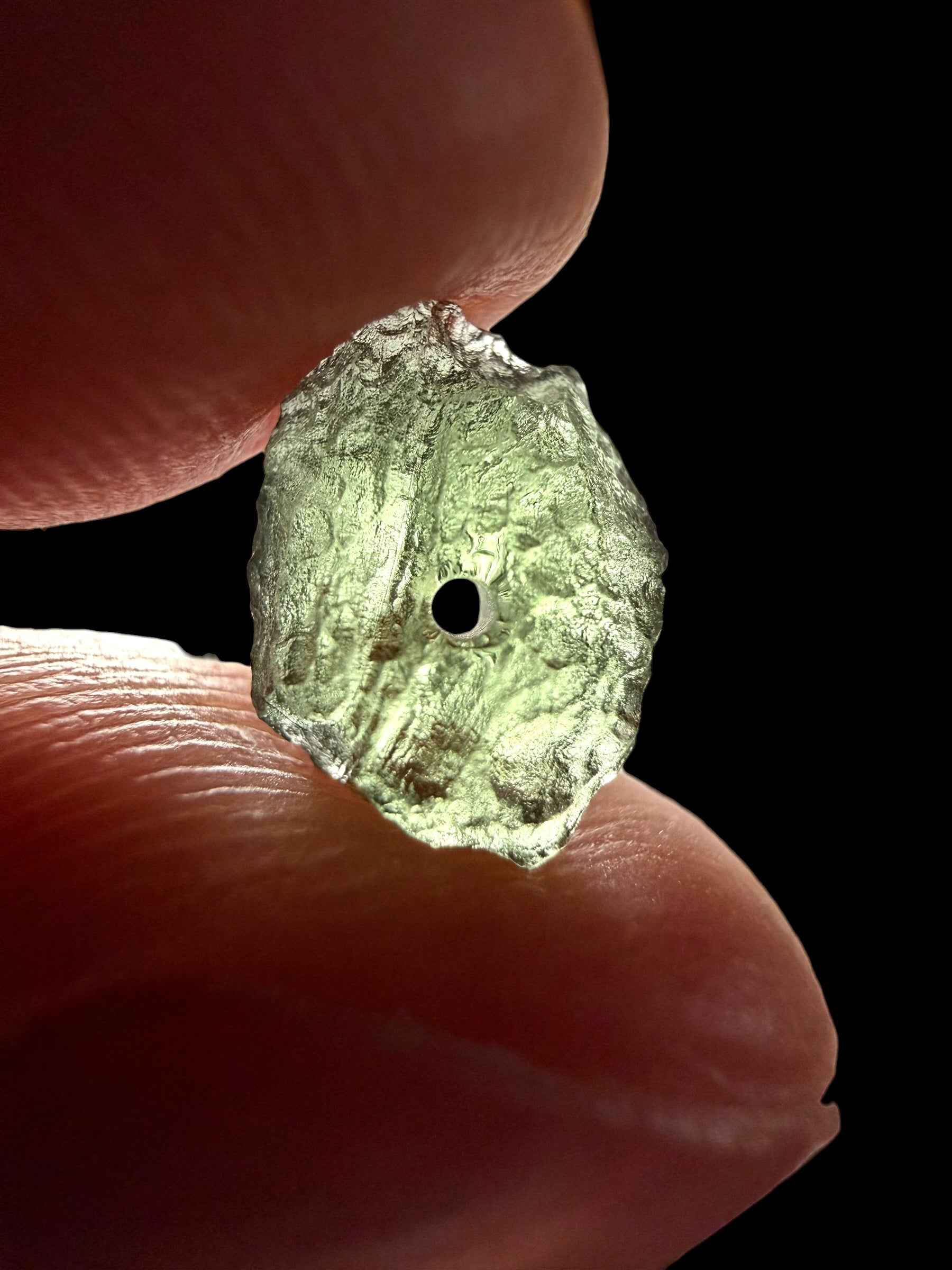 Perla di moldavite grezza 0,38g - VK018