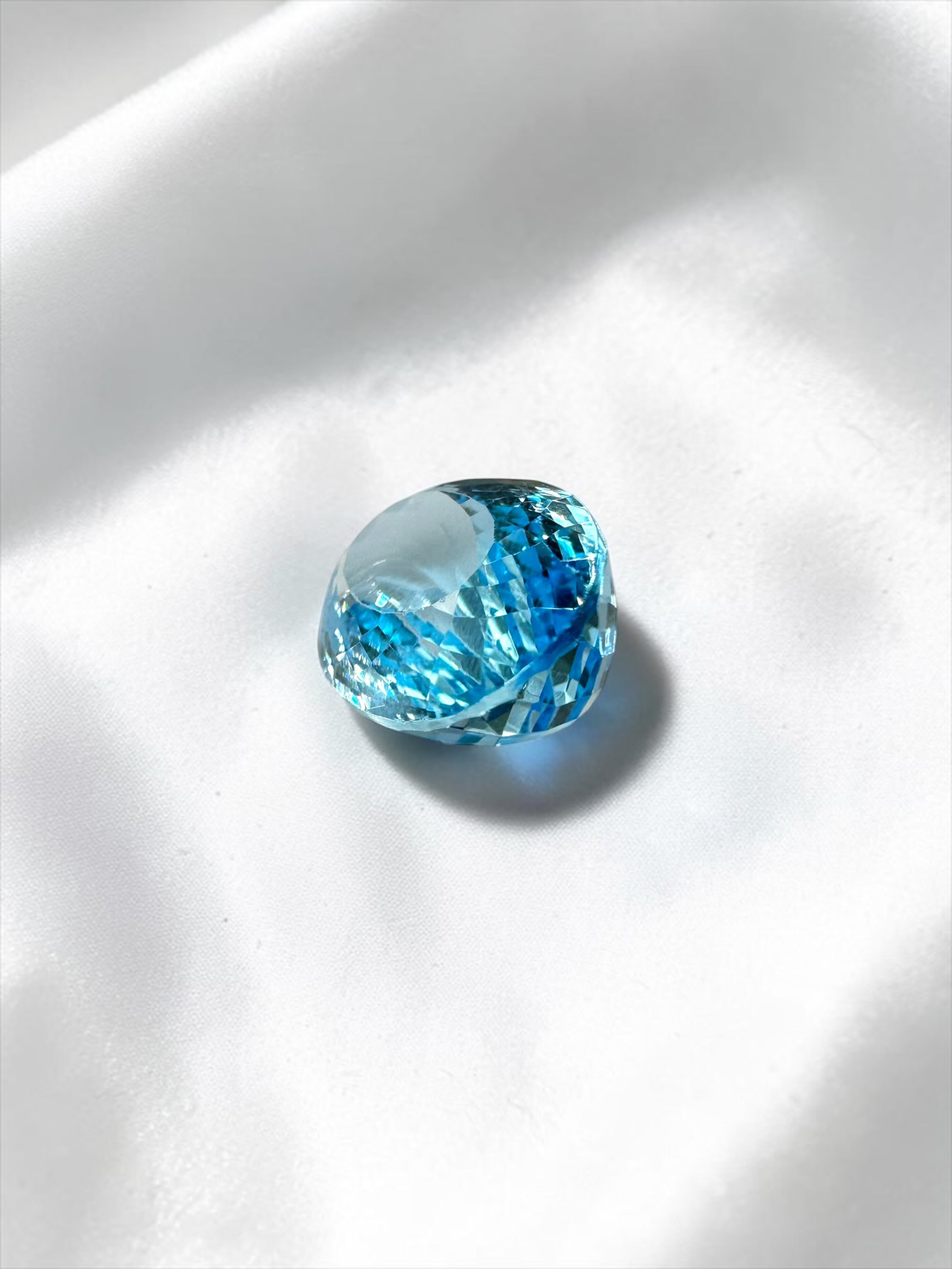 Faceted blue topaz from Brazil 17,4ct - BT02