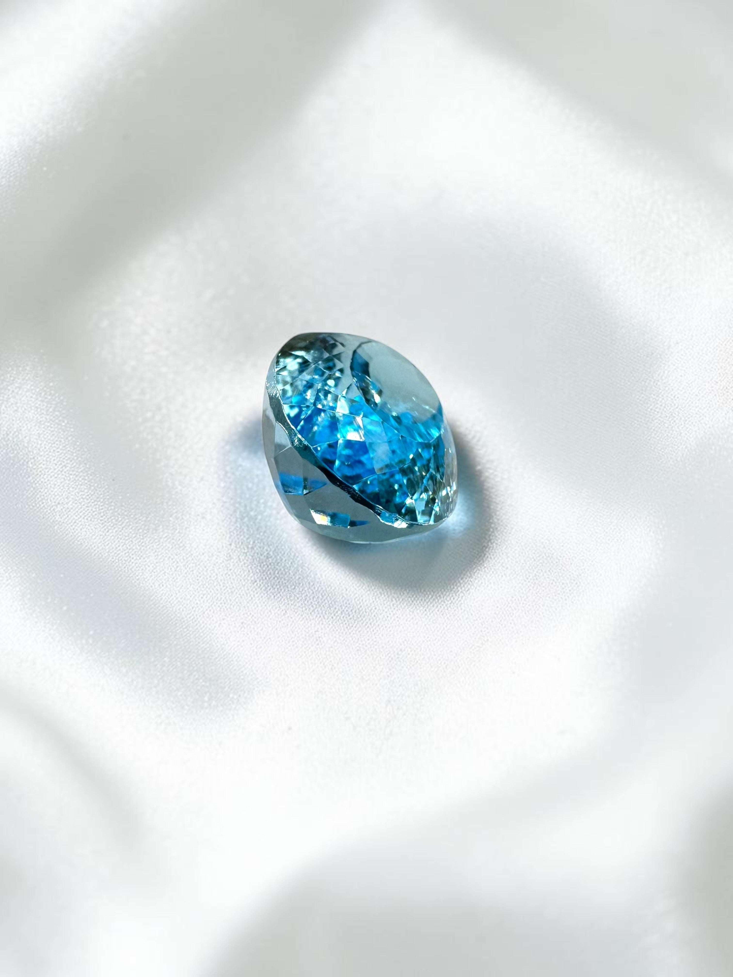 Faceted blue topaz from Brazil 17,4ct - BT02