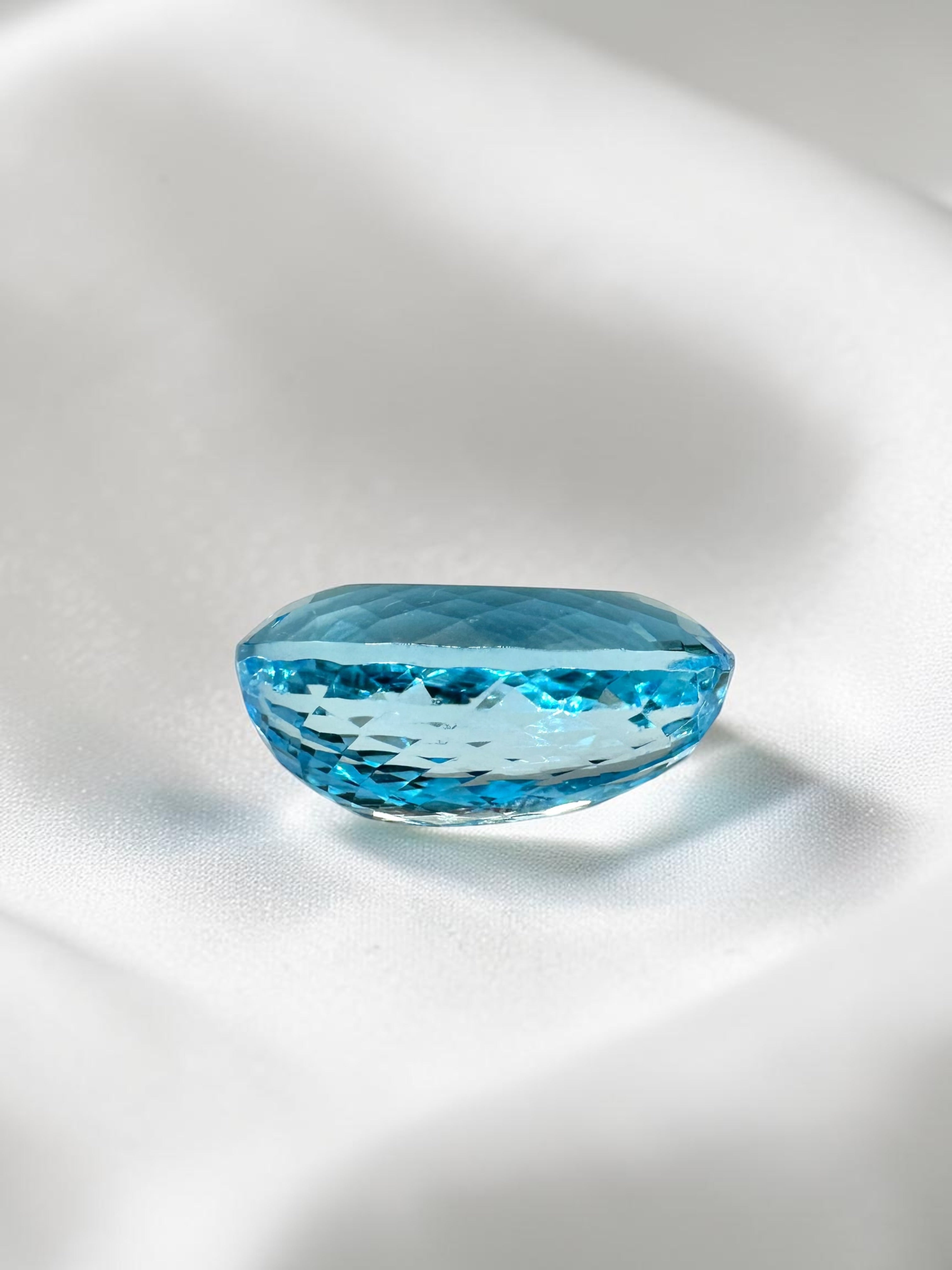 Faceted blue topaz from Brazil 17,4ct - BT02