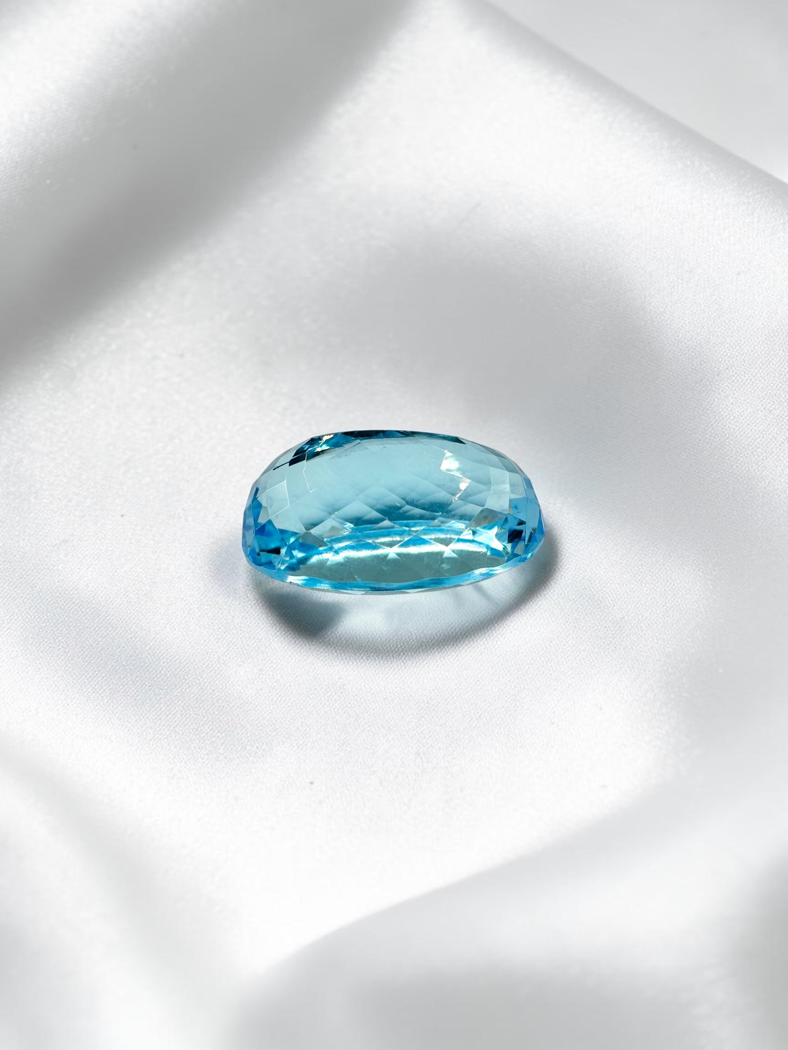 Faceted blue topaz from Brazil 17,4ct - BT02
