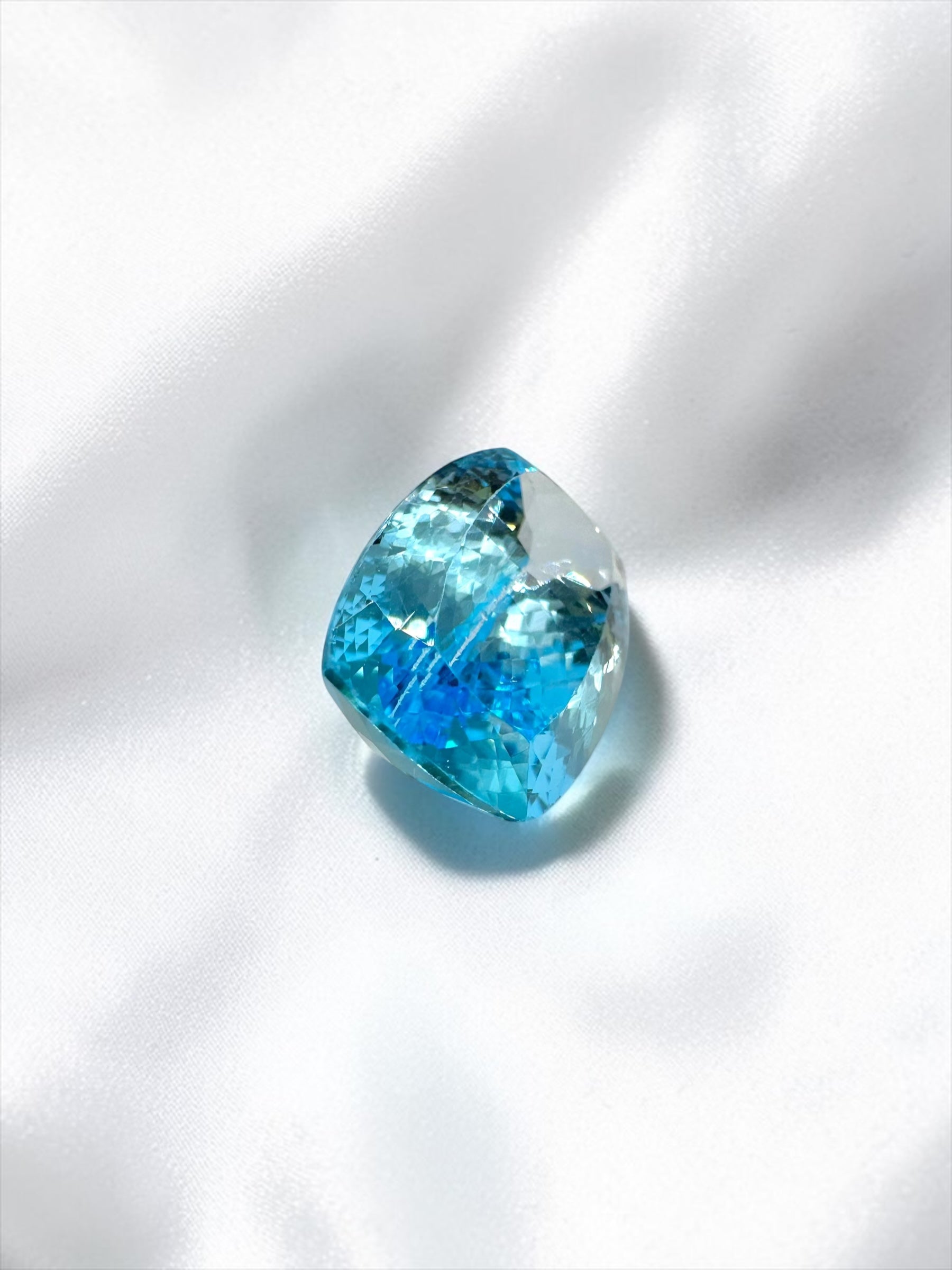 Faceted blue topaz from Brazil 16ct - BT03