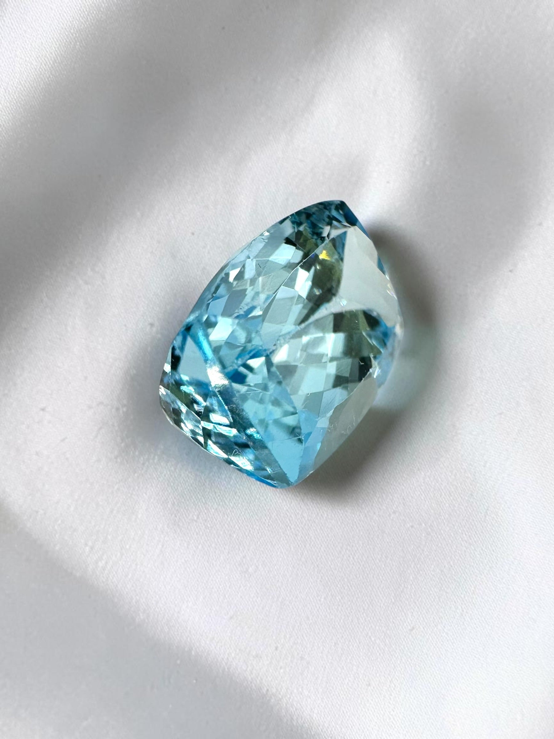 Faceted blue topaz from Brazil 10ct - BT04