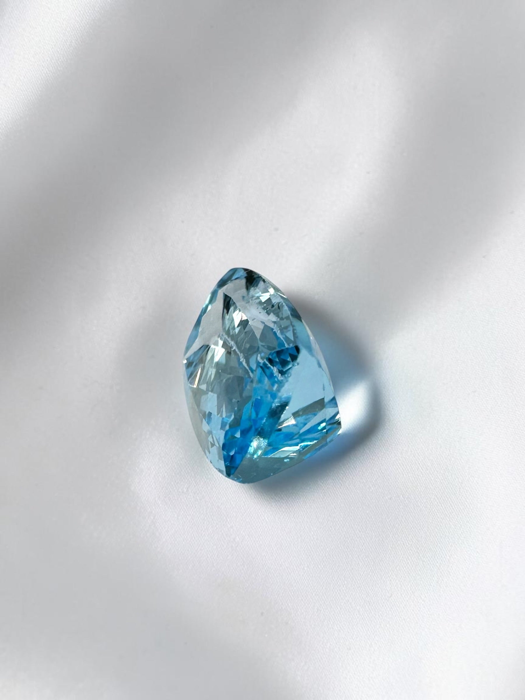 Faceted blue topaz from Brazil 10ct - BT04