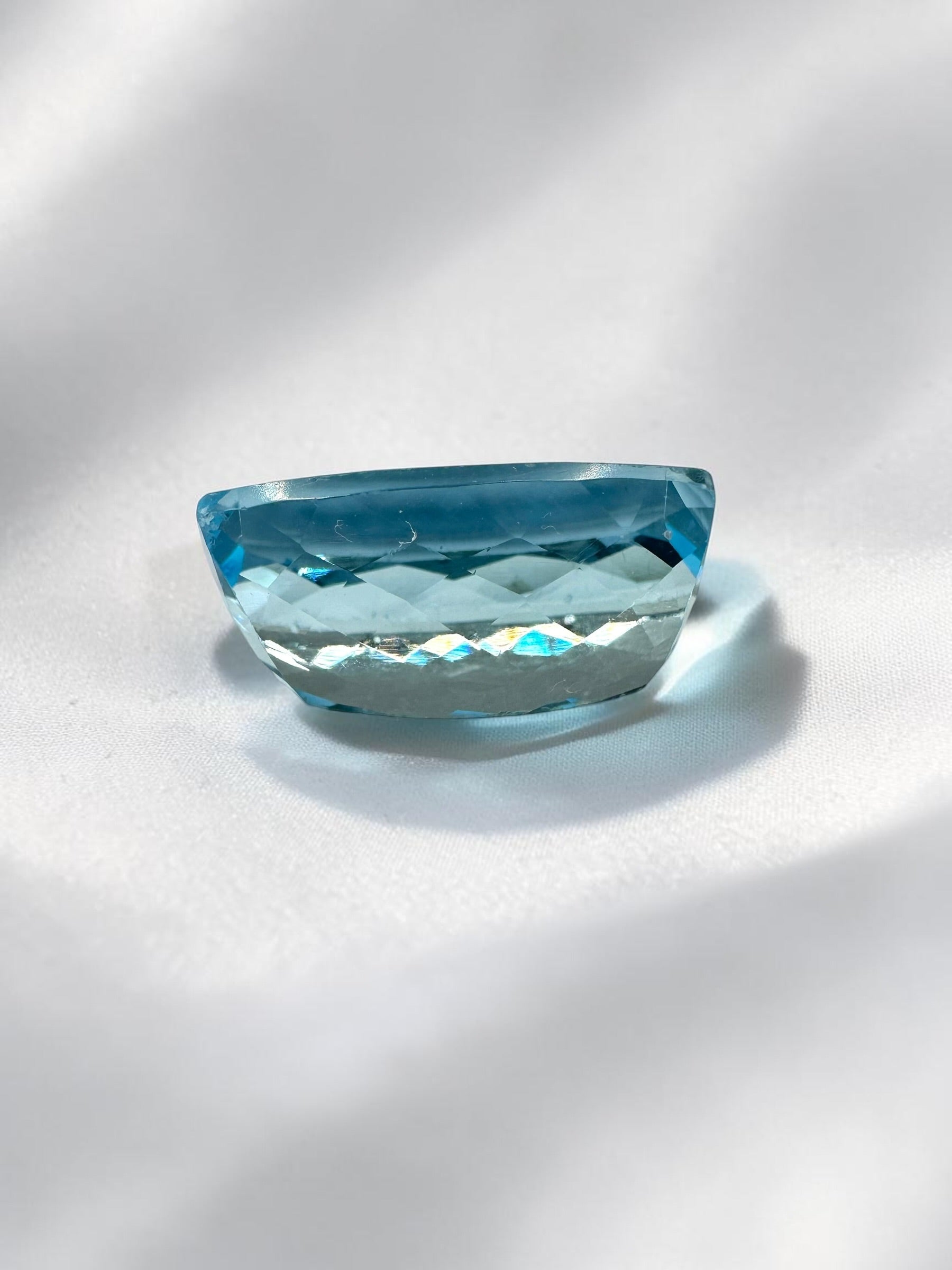 Faceted blue topaz from Brazil 10ct - BT04
