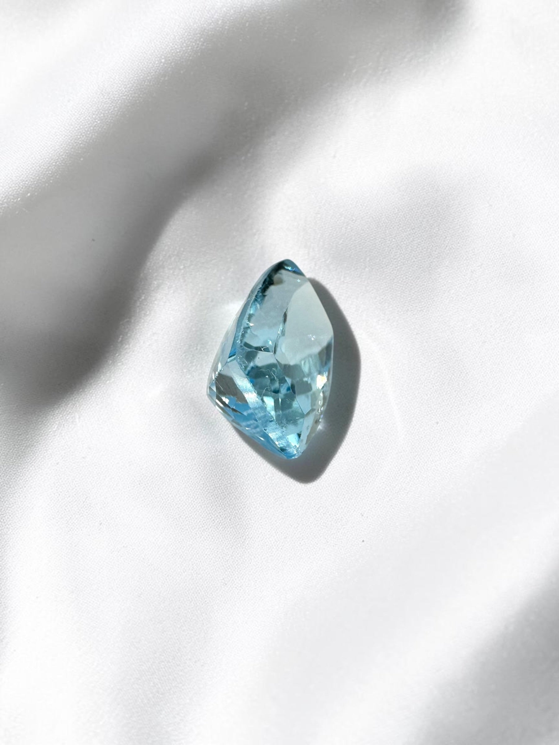 Faceted blue topaz from Brazil 11,1ct - BT06