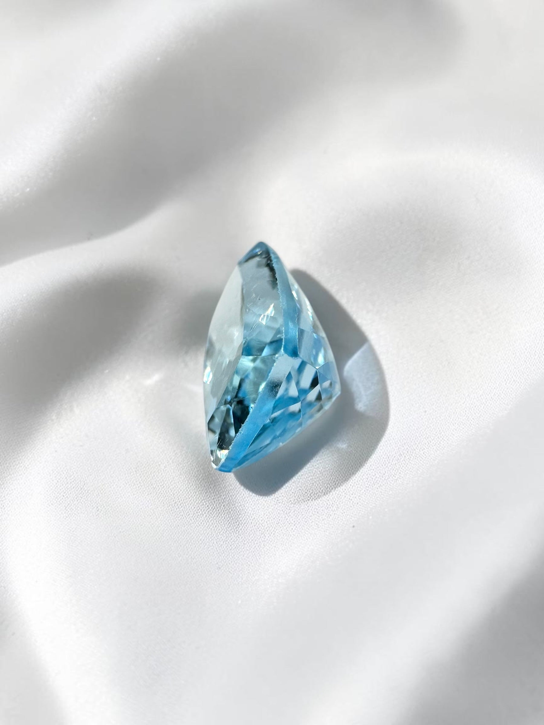 Faceted blue topaz from Brazil 11,1ct - BT06
