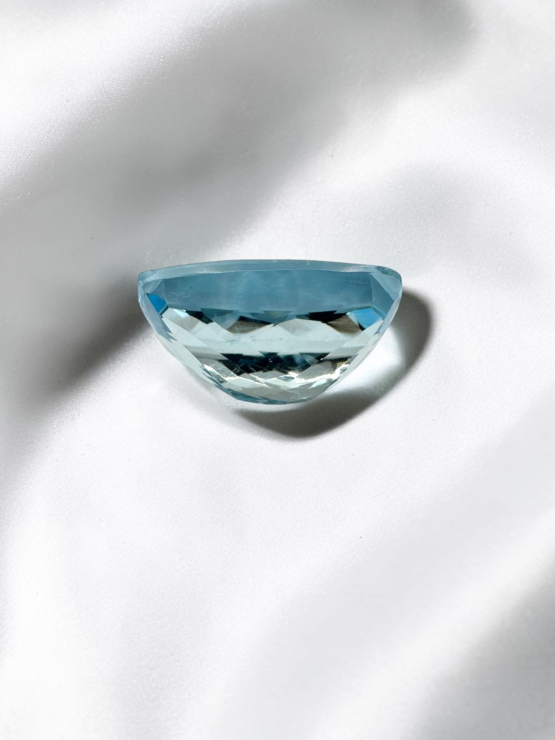 Faceted blue topaz from Brazil 11,1ct - BT06