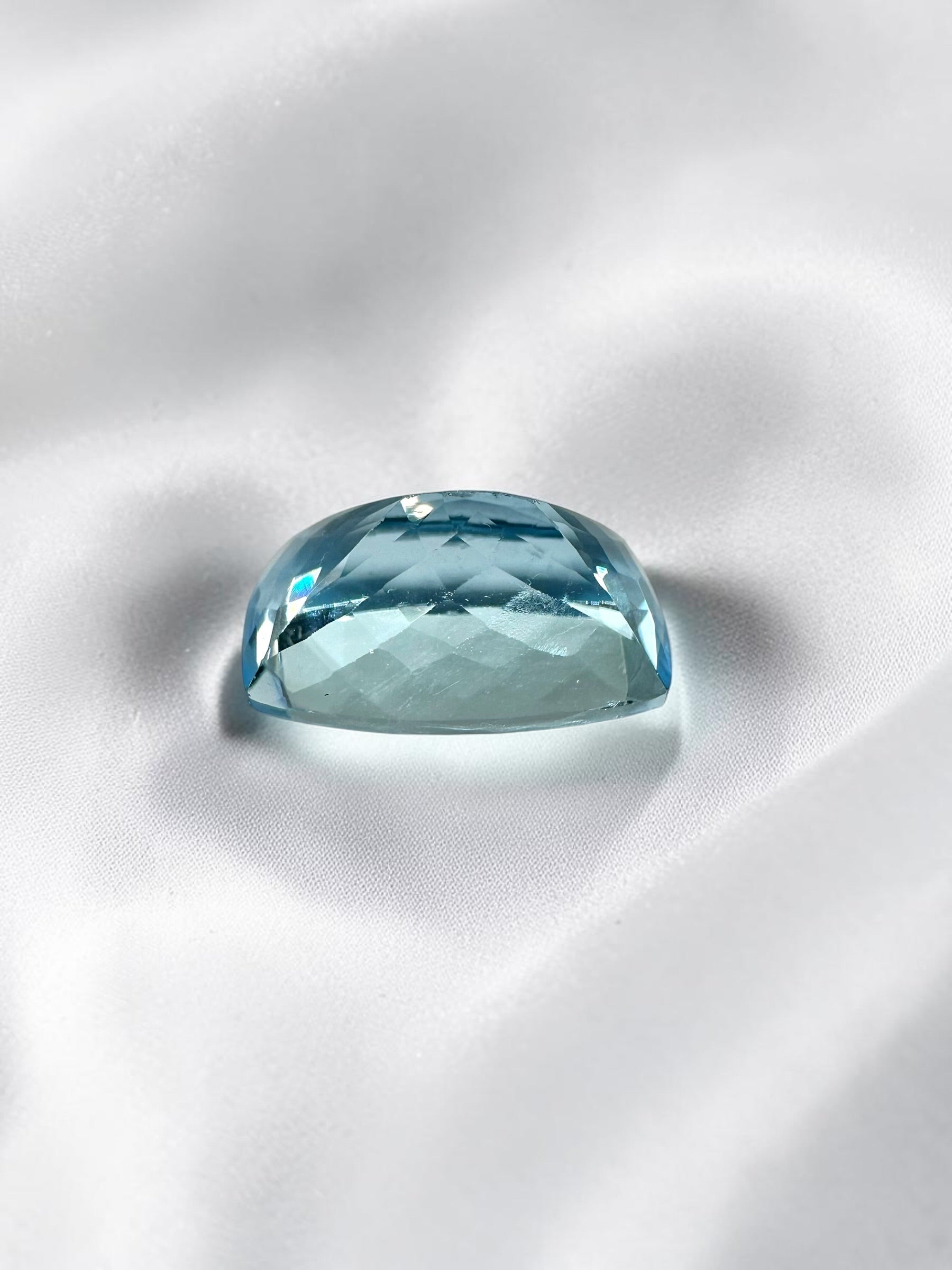 Faceted blue topaz from Brazil 11,1ct - BT06