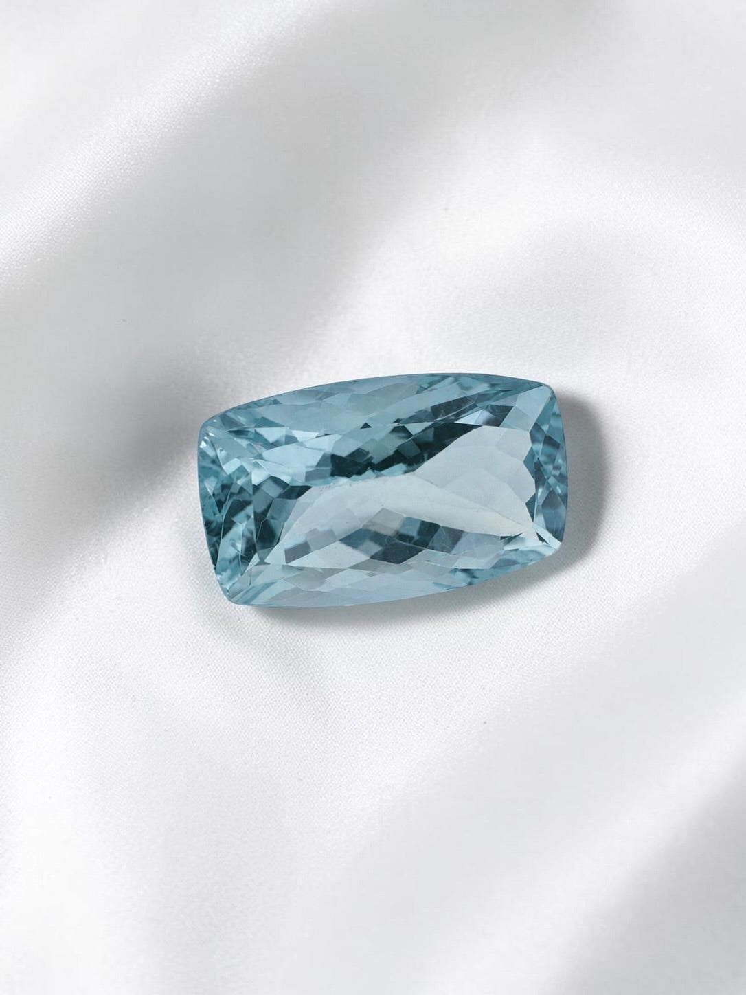 Faceted blue topaz from Brazil 11,1ct