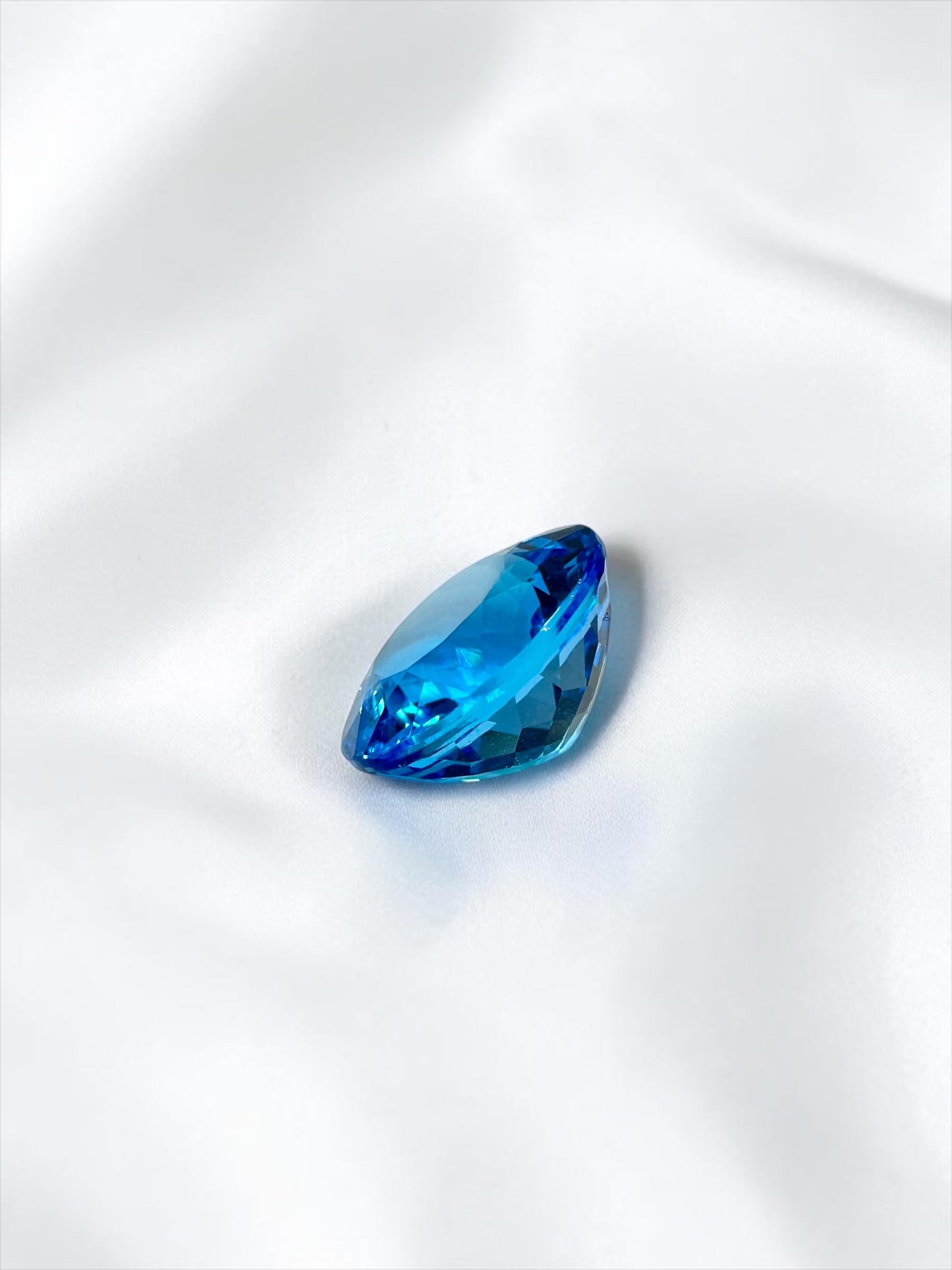 Faceted Swiss Blue Topaz from Sri Lanka 10,3ct - BT08