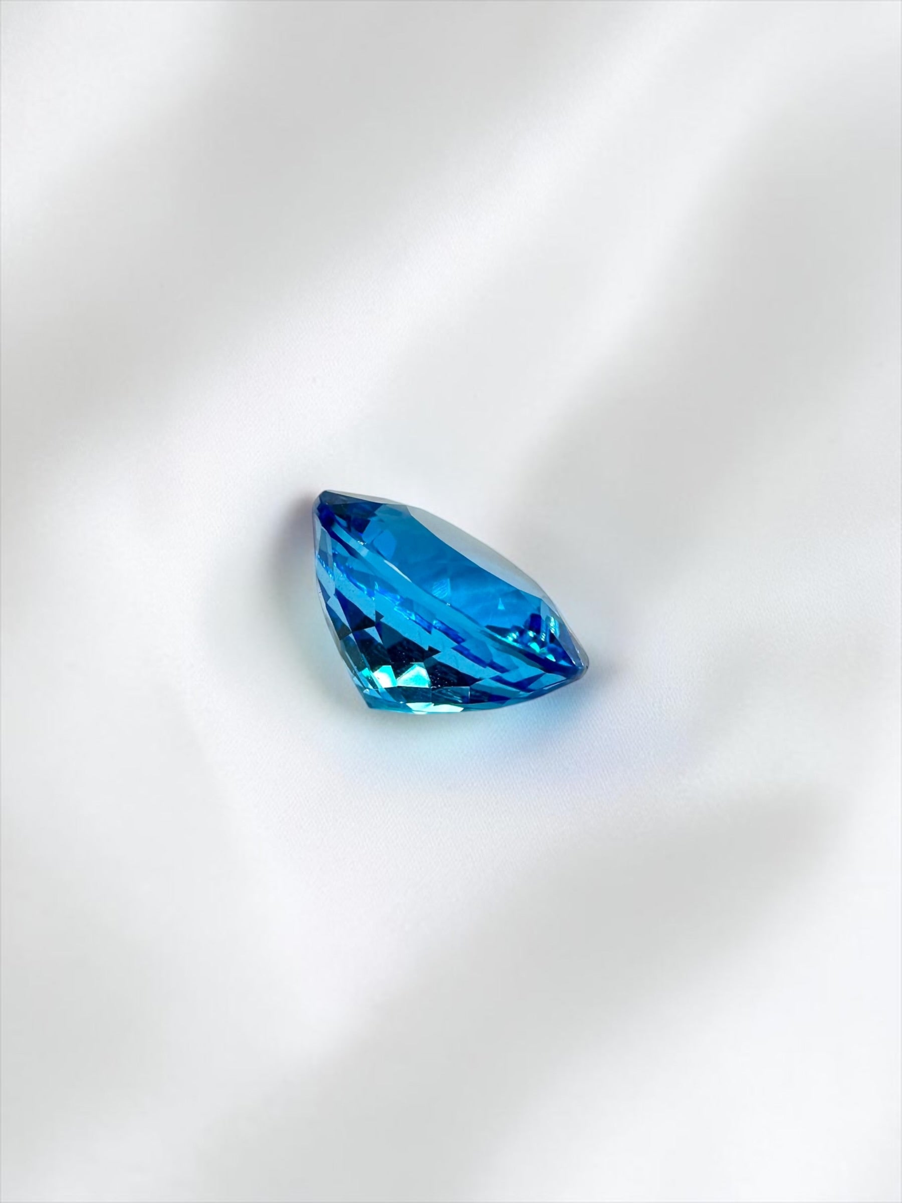 Faceted Swiss Blue Topaz from Sri Lanka 10,3ct - BT08