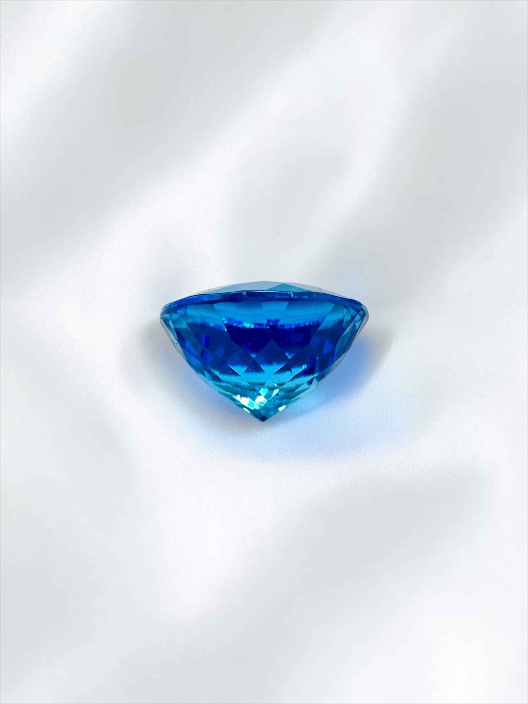 Faceted Swiss Blue Topaz from Sri Lanka 10,3ct - BT08