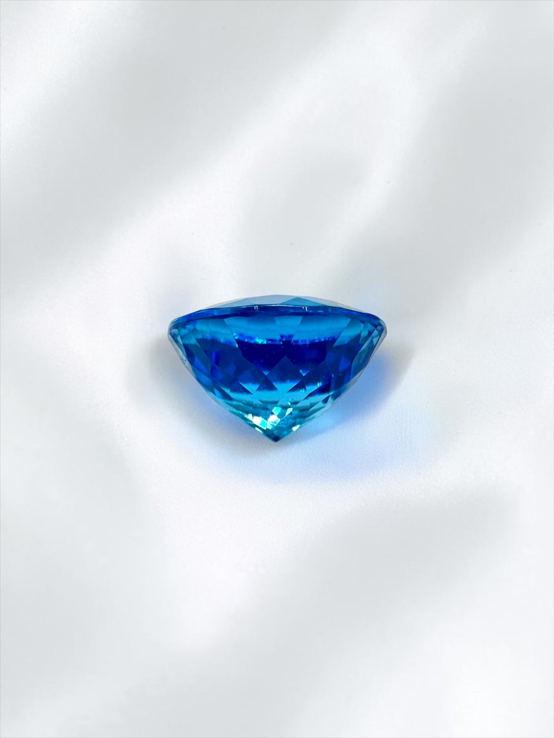 Faceted Swiss Blue Topaz from Sri Lanka 10,3ct - BT08