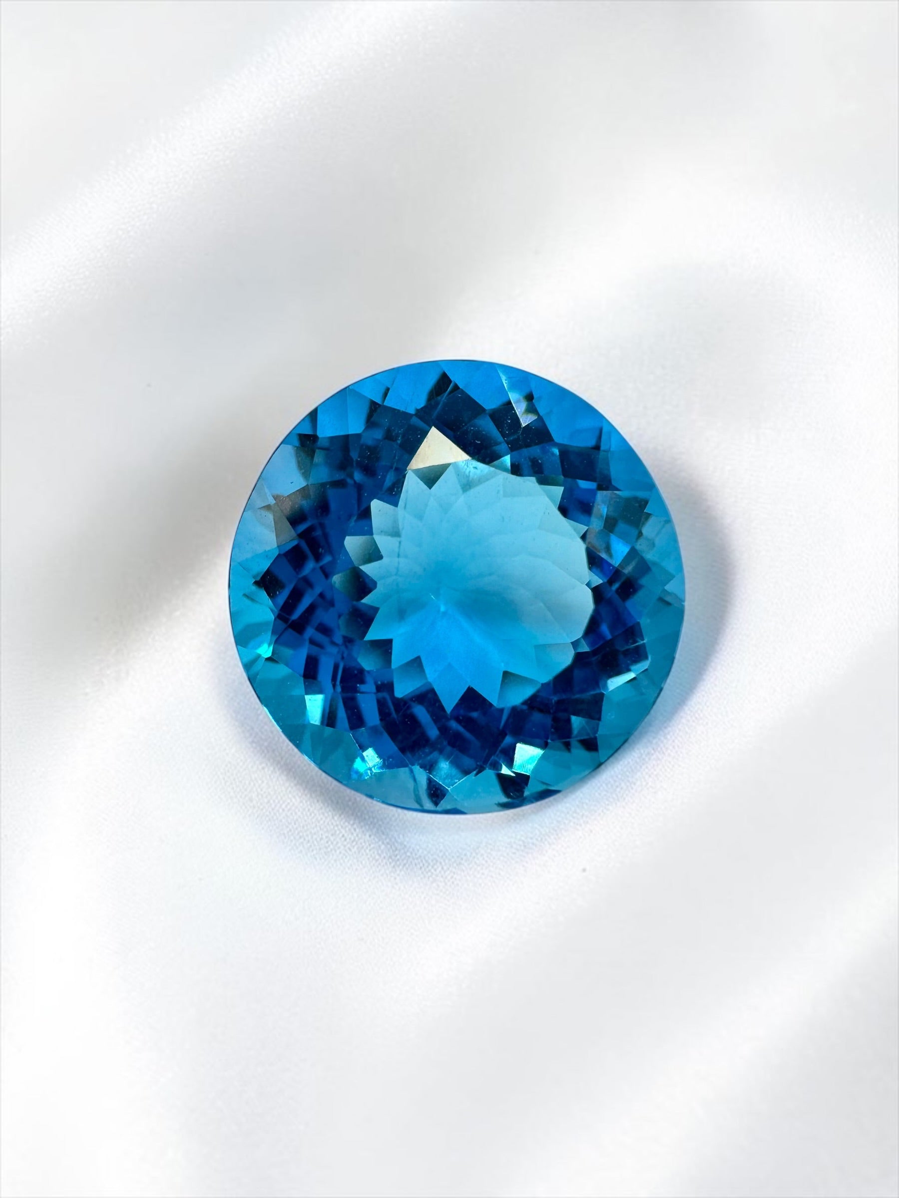 Faceted Swiss Blue Topaz from Sri Lanka 10,3ct