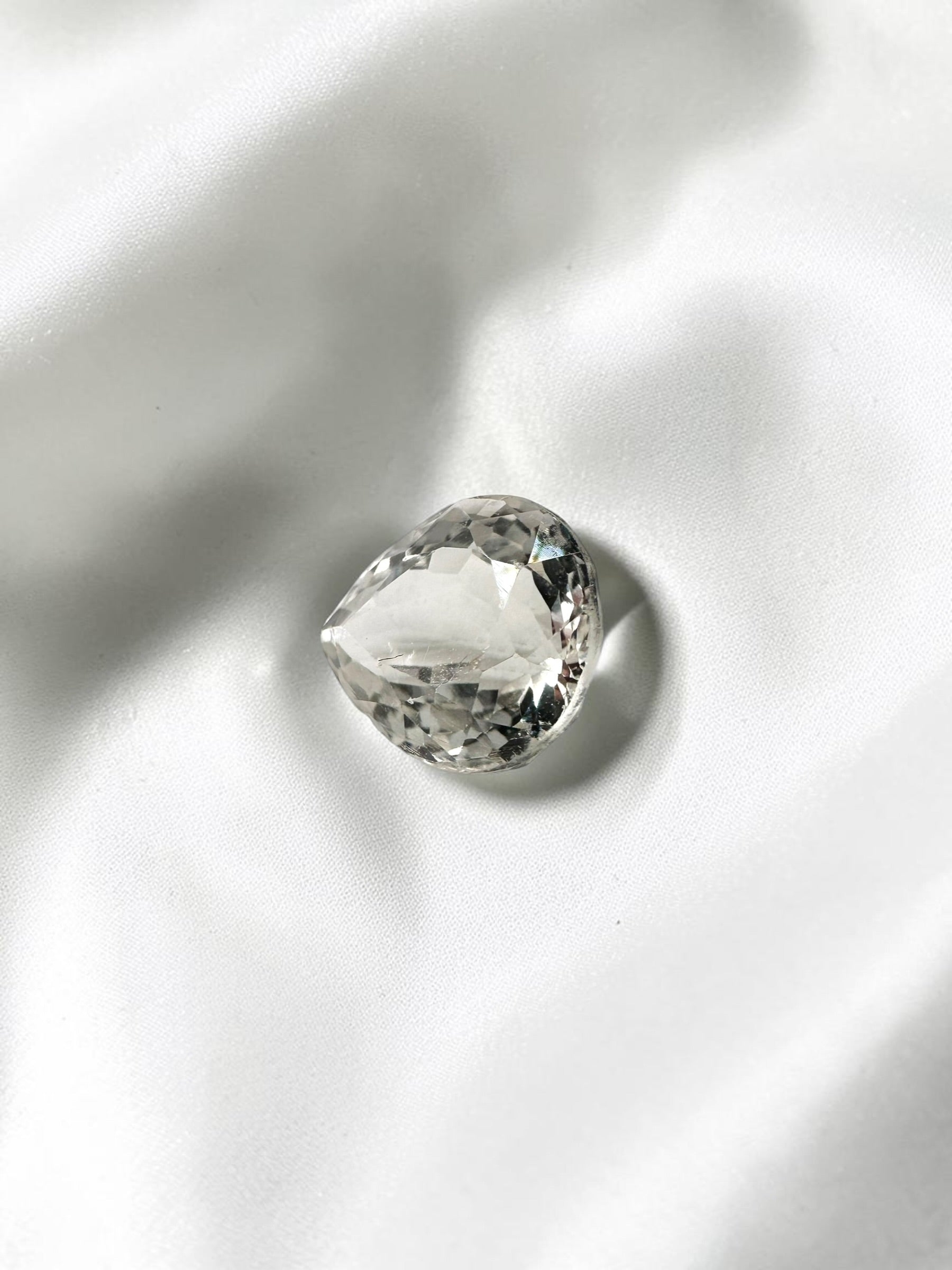 Faceted Zircon from Cambodia 3,9ct - BZI01
