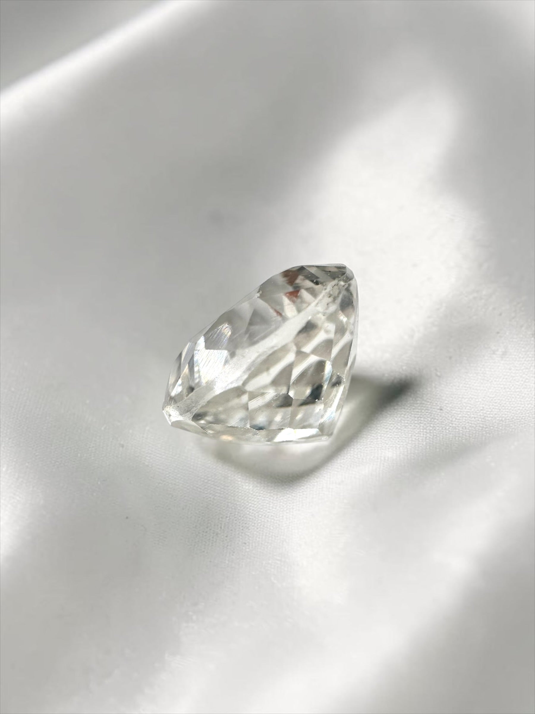 Faceted Zircon from Cambodia 3,9ct - BZI01