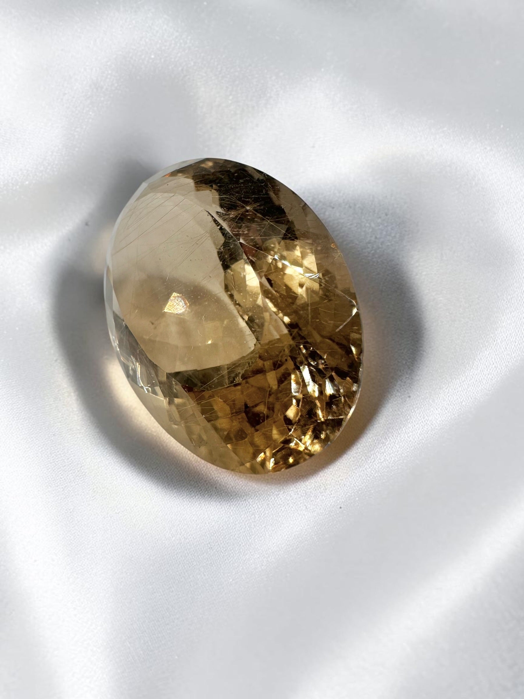 Faceted smoky quartz with rutile from Brazil 40,5ct - BZR02
