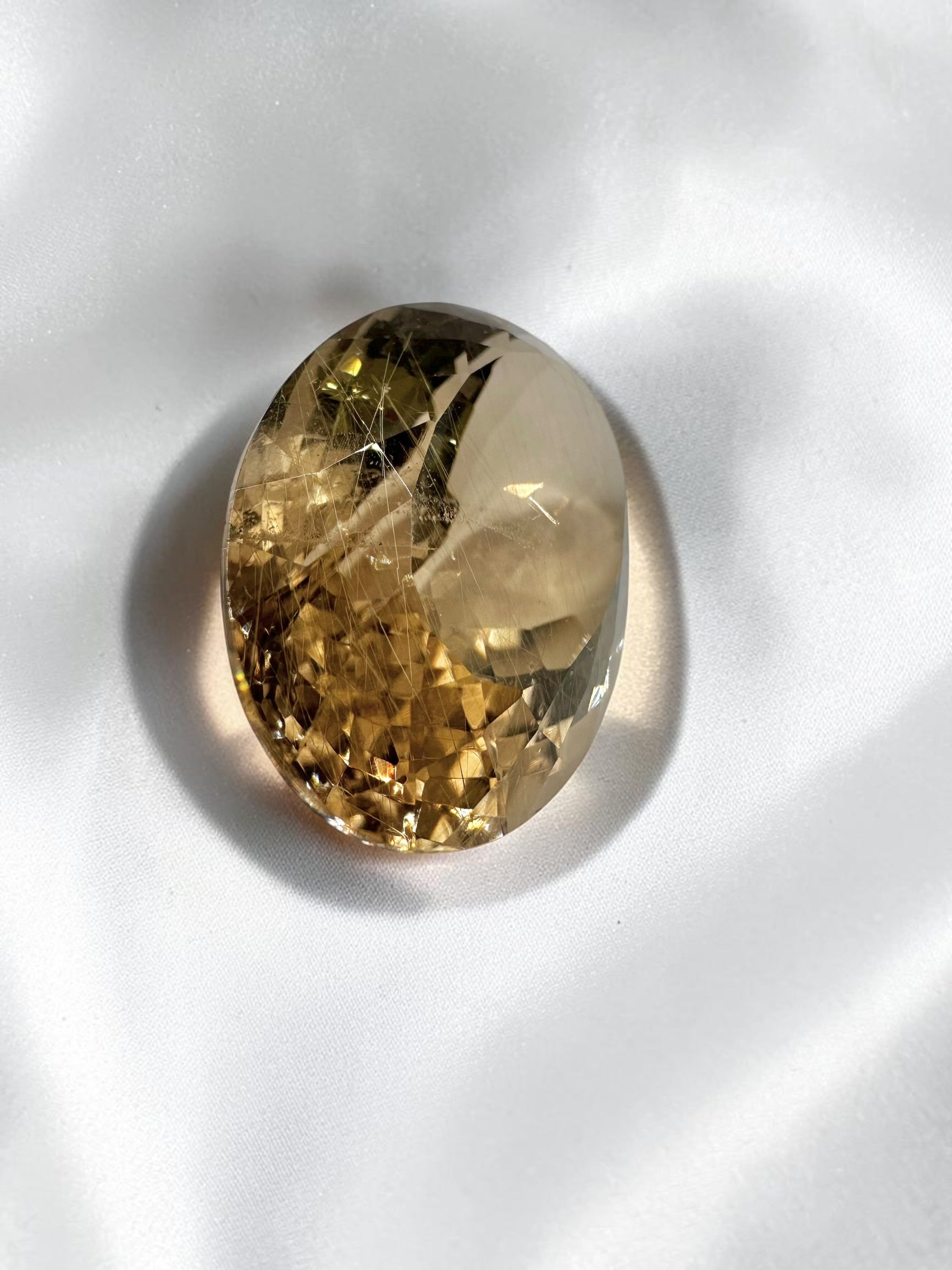 Faceted smoky quartz with rutile from Brazil 40,5ct - BZR02