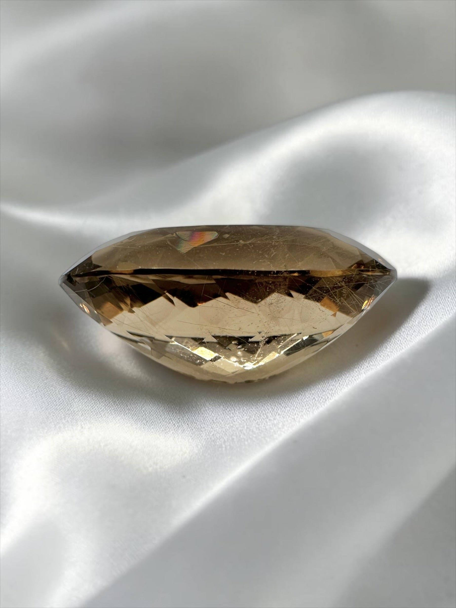 Faceted smoky quartz with rutile from Brazil 40,5ct - BZR02