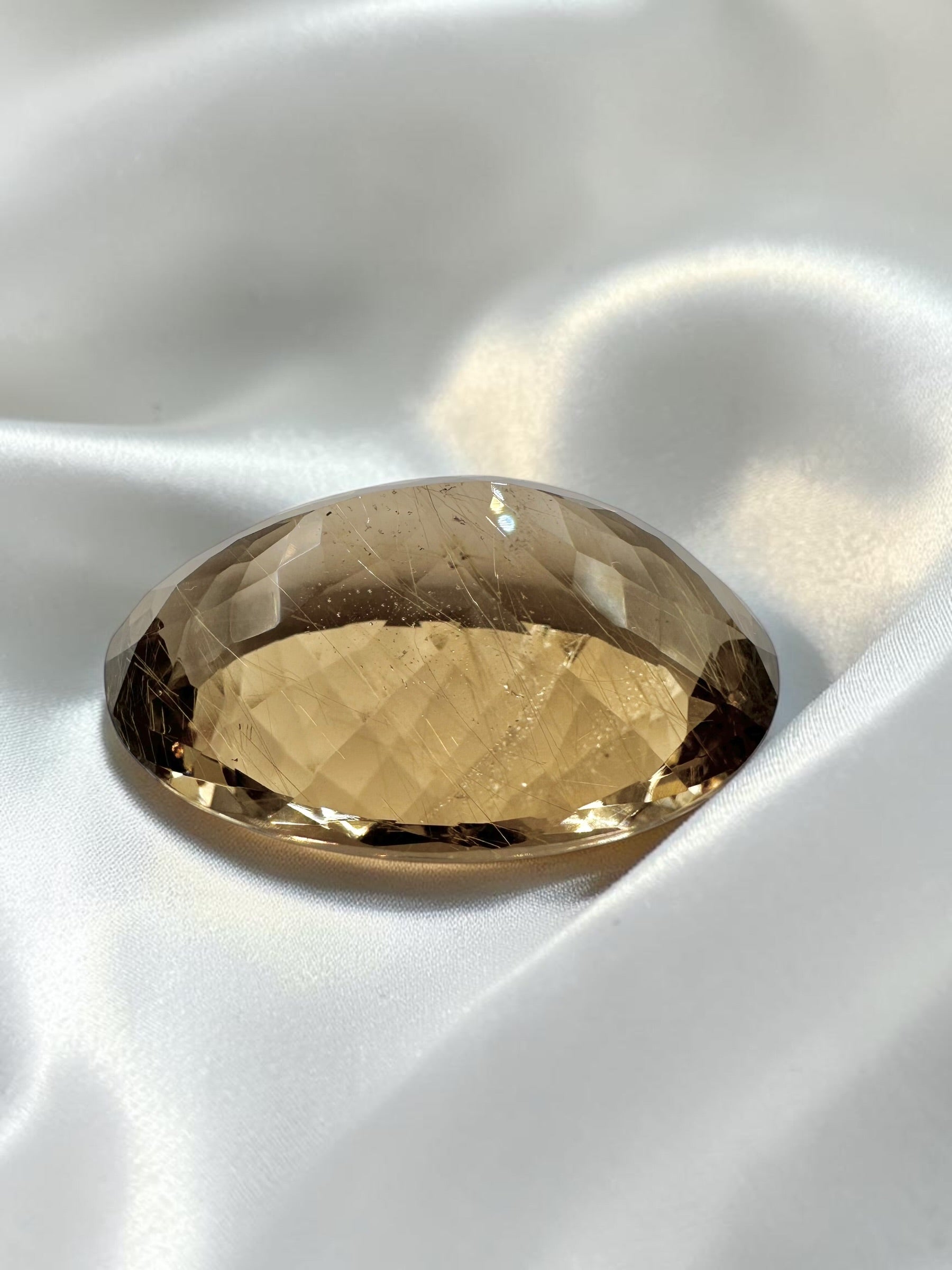 Faceted smoky quartz with rutile from Brazil 40,5ct - BZR02