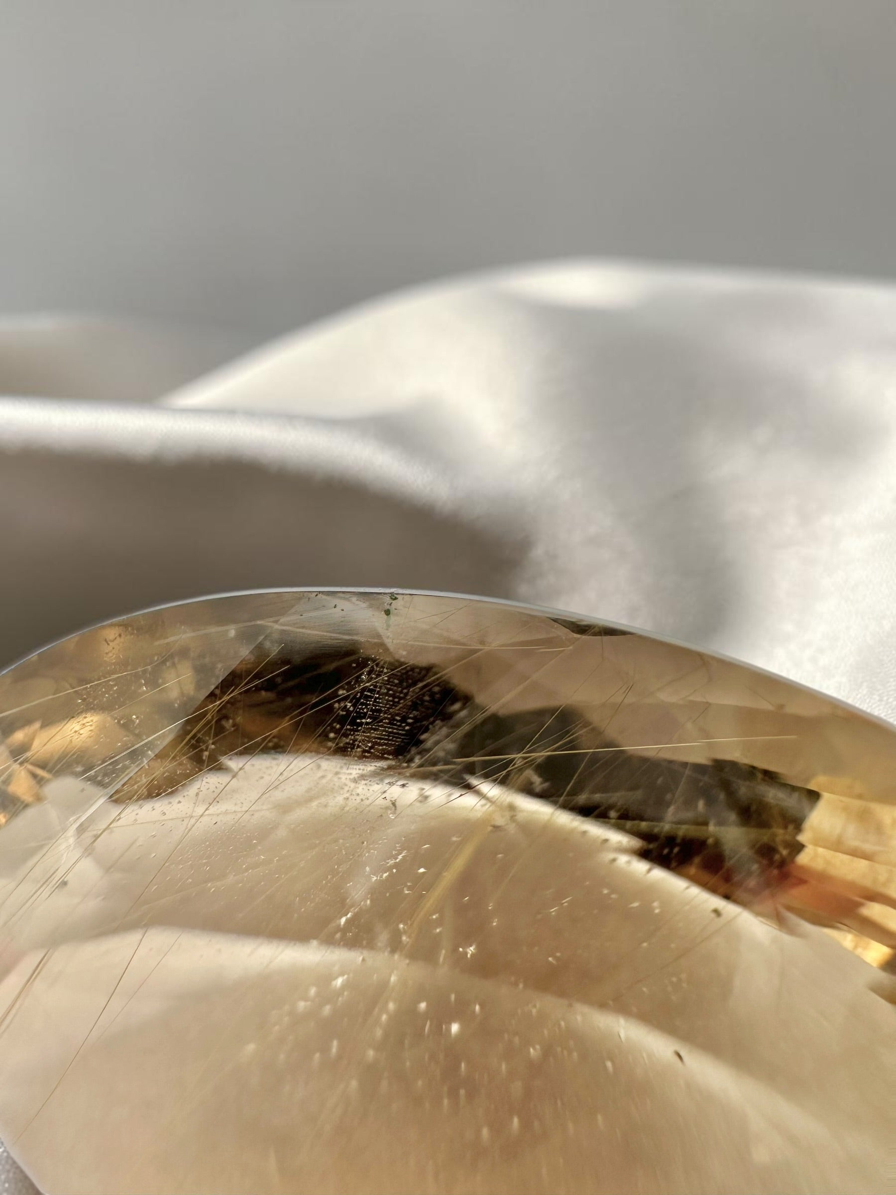 Faceted smoky quartz with rutile from Brazil 40,5ct - BZR02