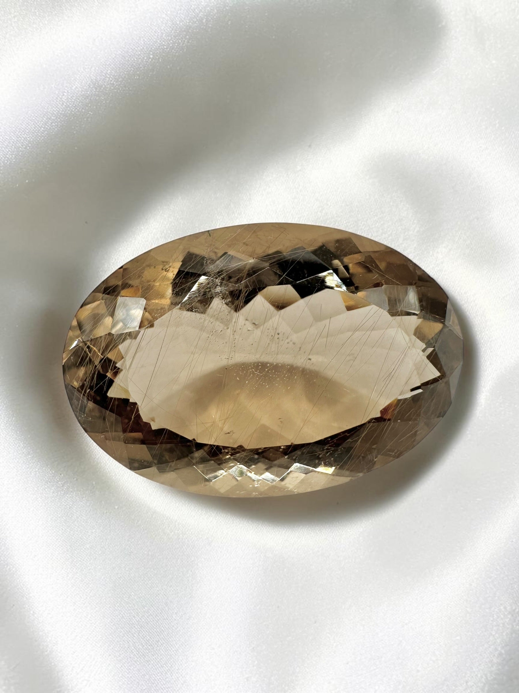 Faceted smoky quartz with rutile from Brazil 40,5ct