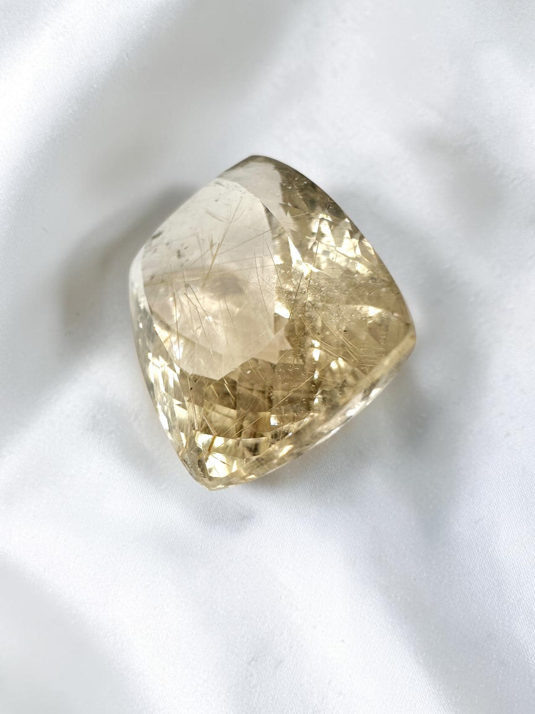 Faceted smoky quartz with rutile from Brazil 35,9ct - BZR03