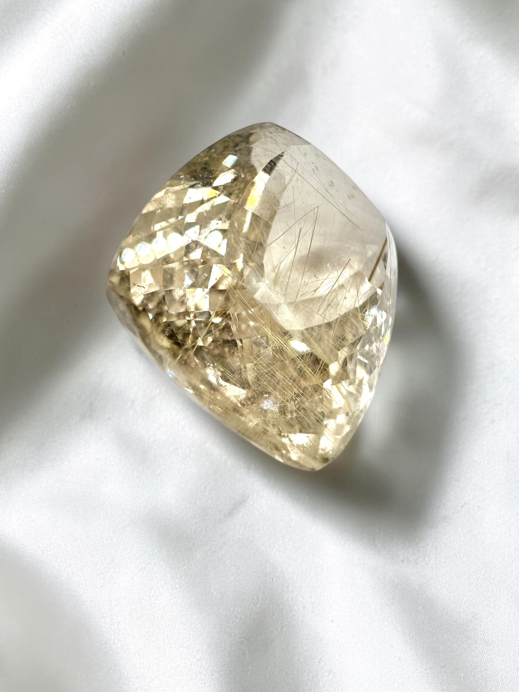 Faceted smoky quartz with rutile from Brazil 35,9ct - BZR03