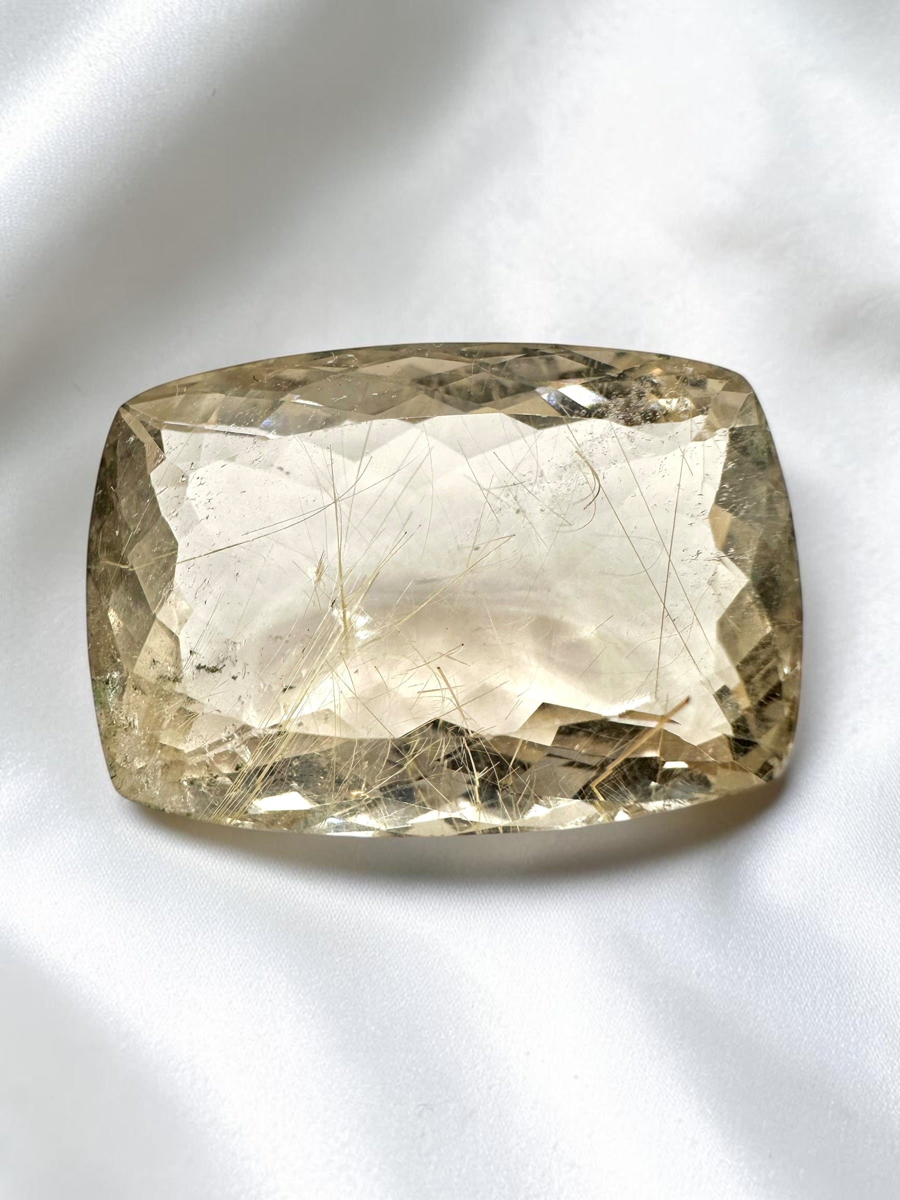 Faceted smoky quartz with rutile from Brazil 35,9ct