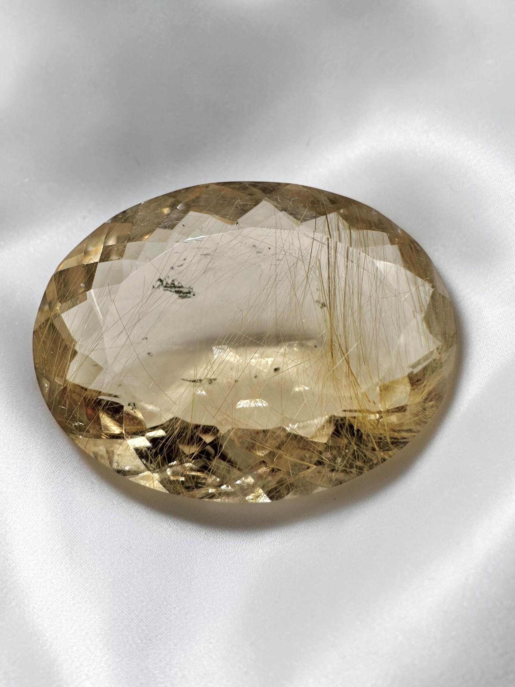 Faceted smoky quartz with rutile from Brazil 28,8ct
