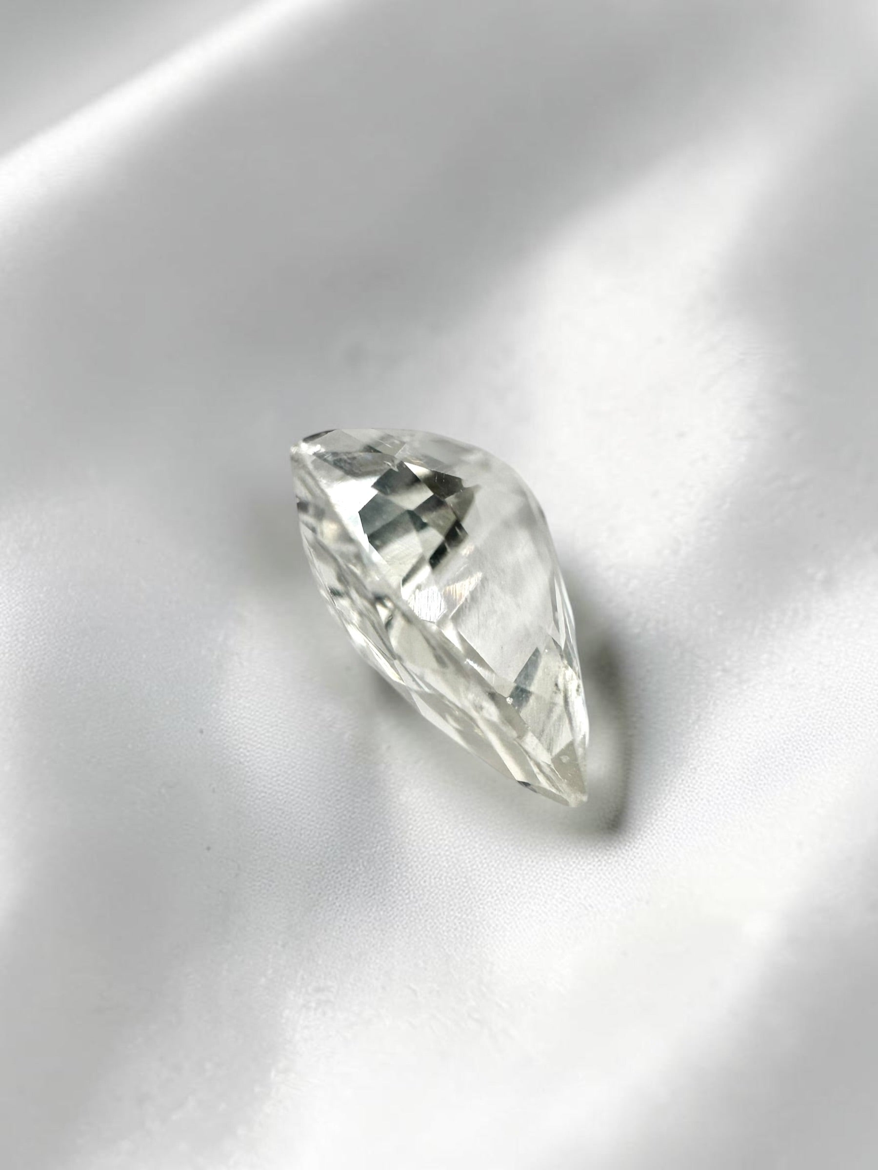 Faceted Zircon from Cambodia 2,95ct - BZI02