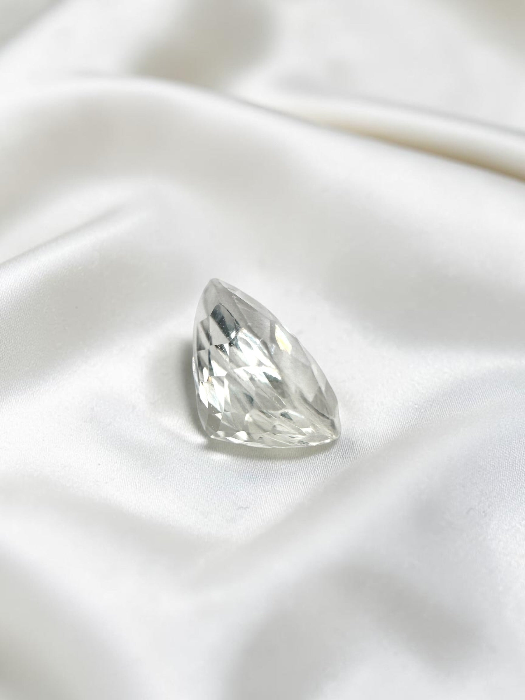 Faceted Zircon from Cambodia 3,1ct - BZI03