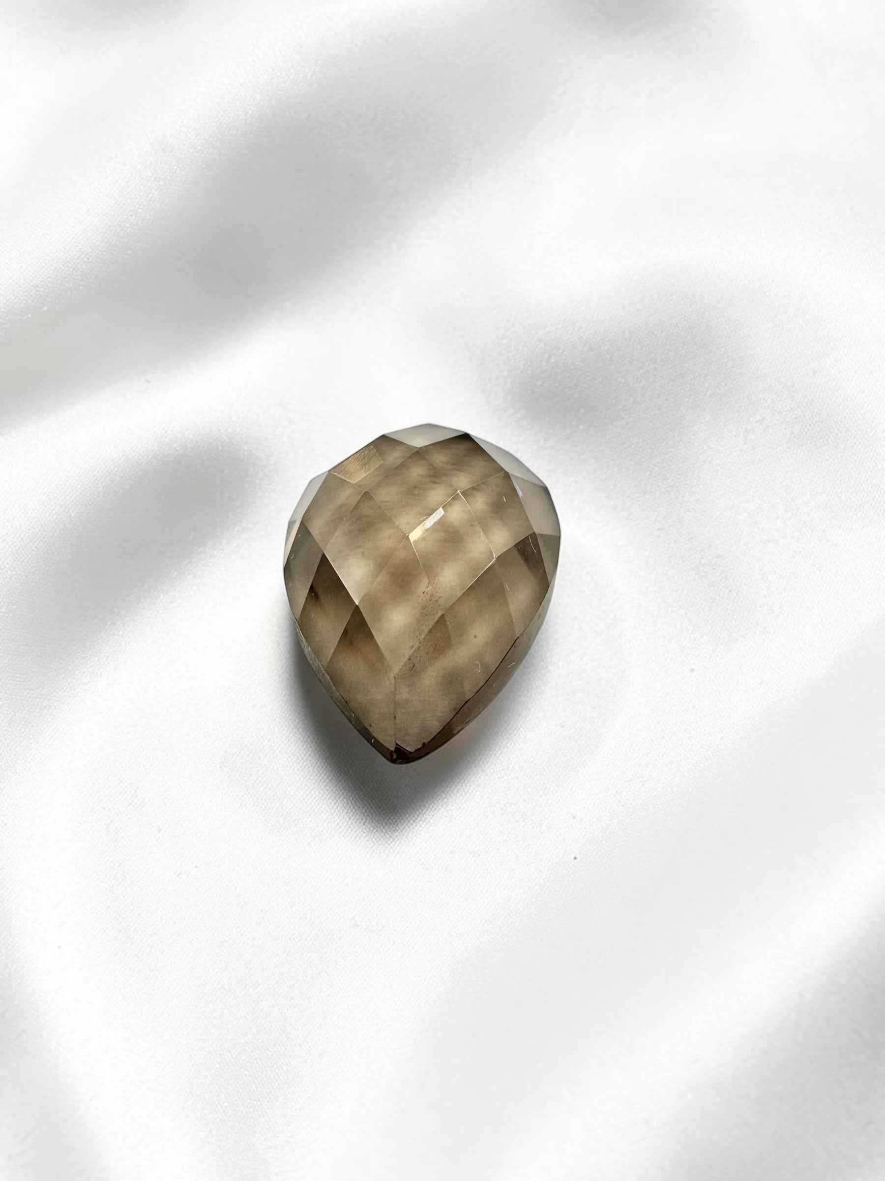 Quarzo fumé sfaccettato con base piatta dal Brasile 4,7ct - BZA08