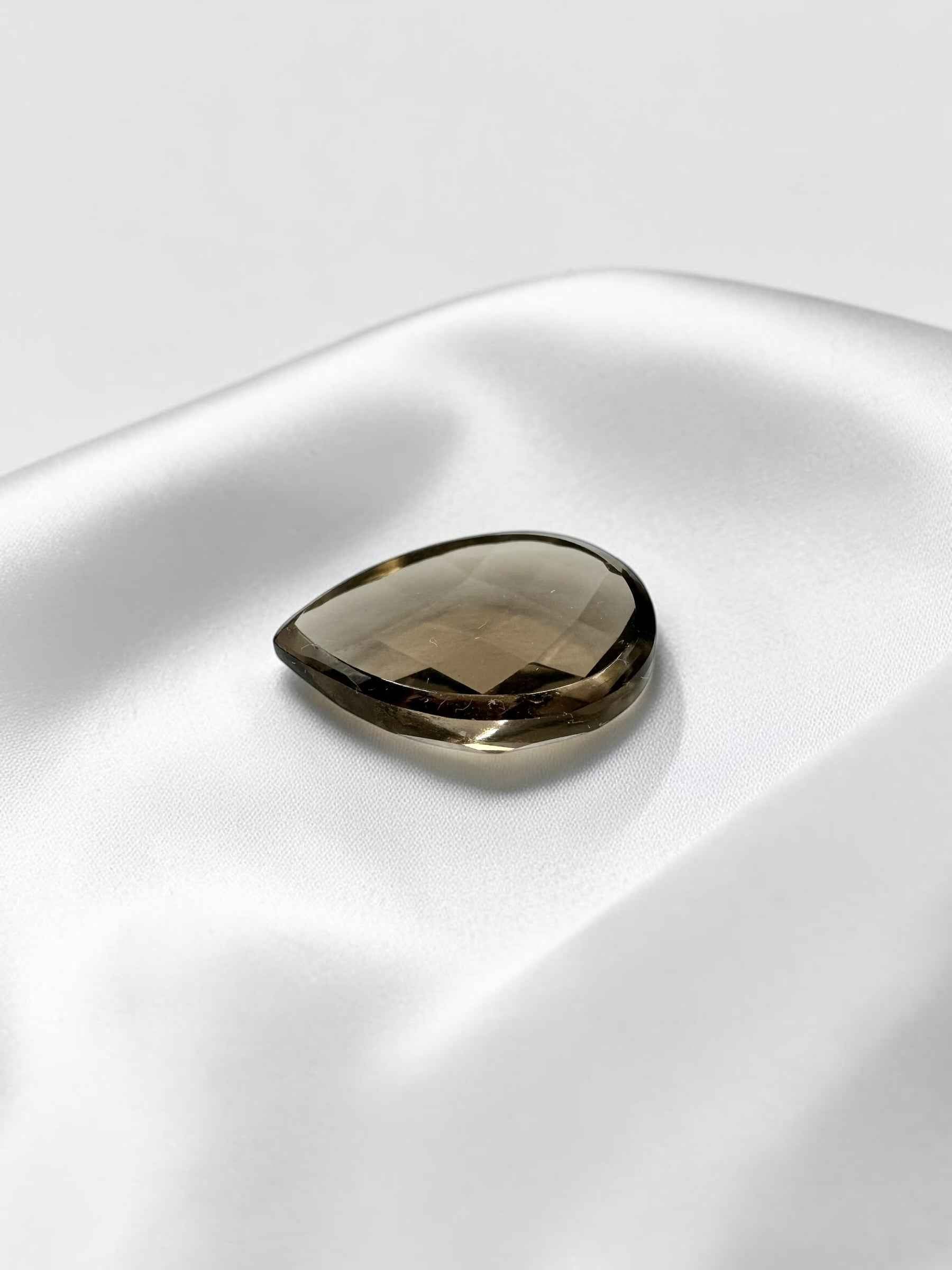 Quarzo fumé sfaccettato con base piatta dal Brasile 4,7ct - BZA08