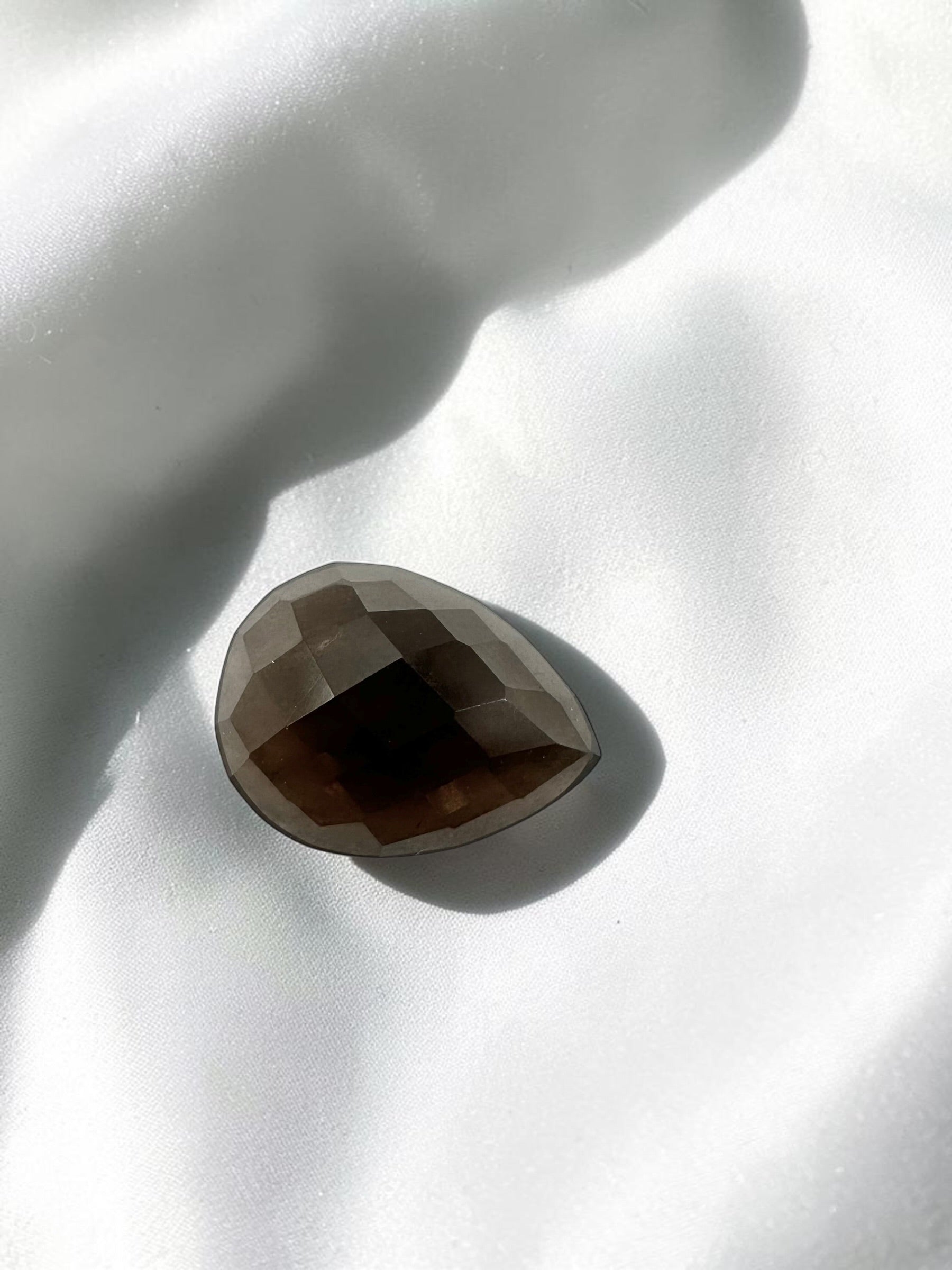Flat-backed faceted smoky quartz from Brazil 7,05ct - BZA09