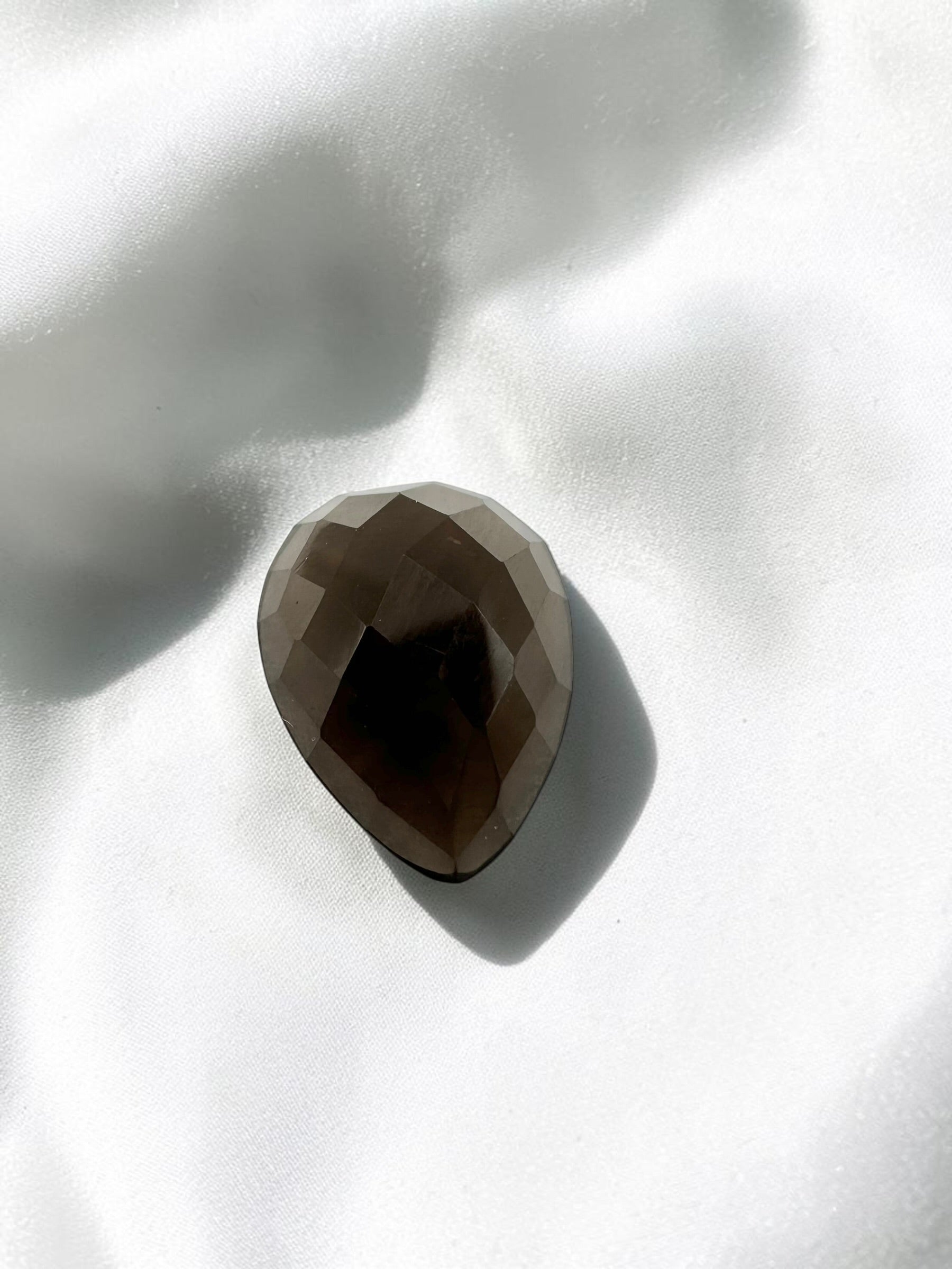 Flat-backed faceted smoky quartz from Brazil 7,05ct - BZA09
