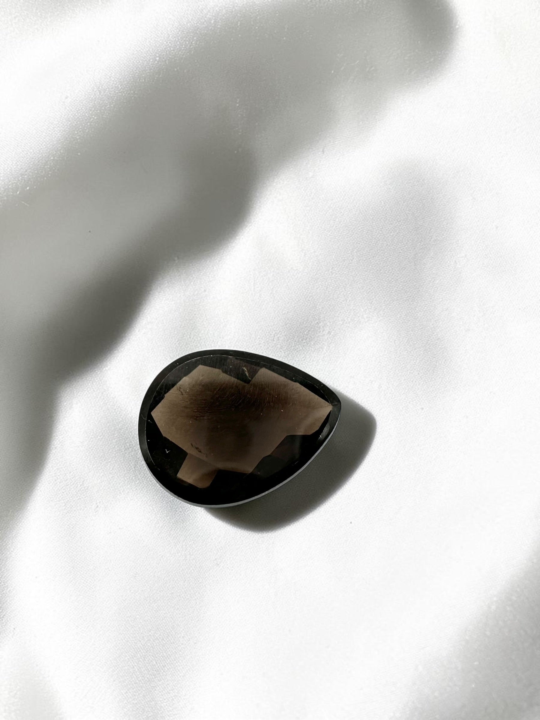 Flat-backed faceted smoky quartz from Brazil 7,05ct - BZA09