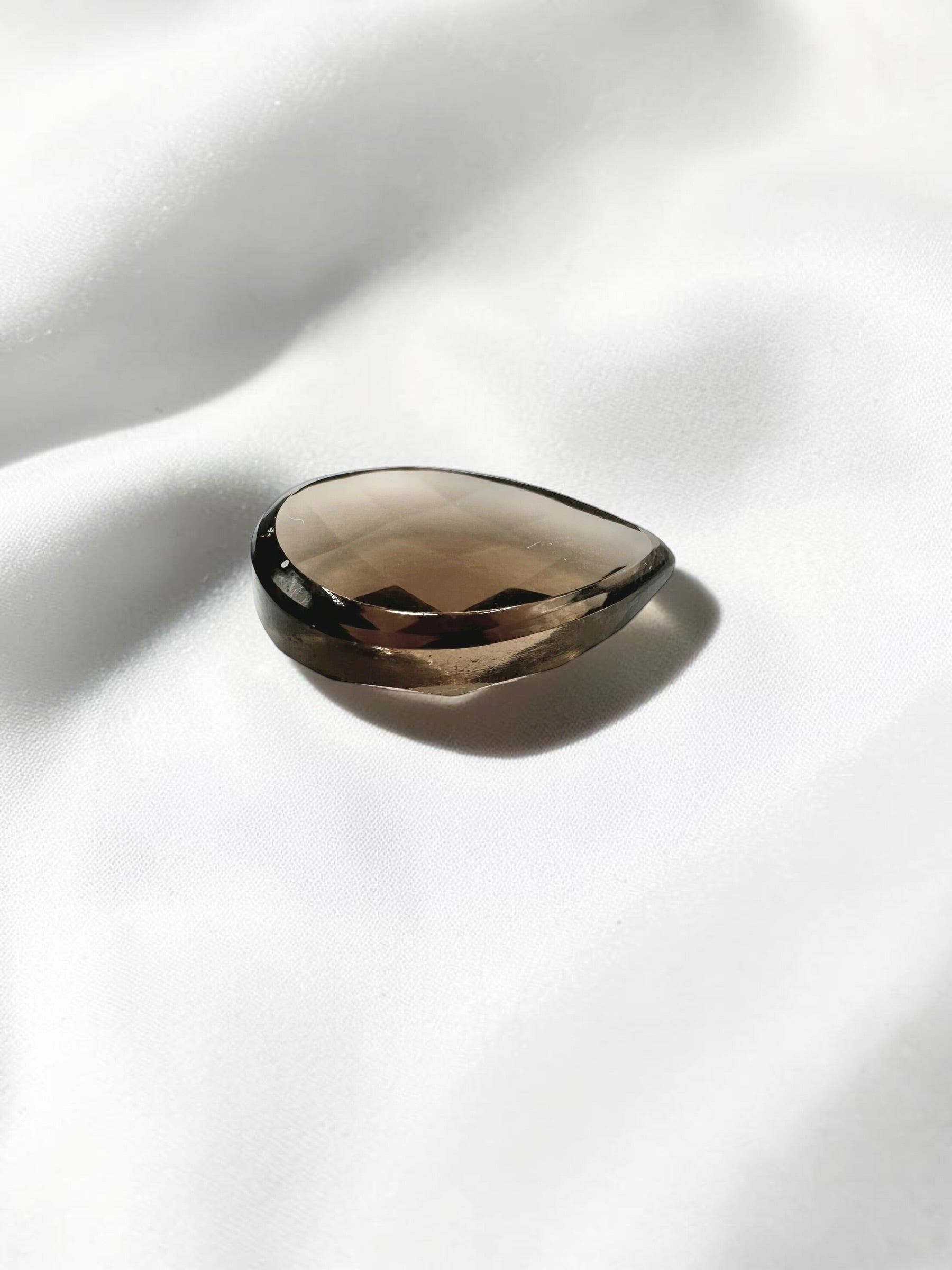Flat-backed faceted smoky quartz from Brazil 4,75ct - BZA10