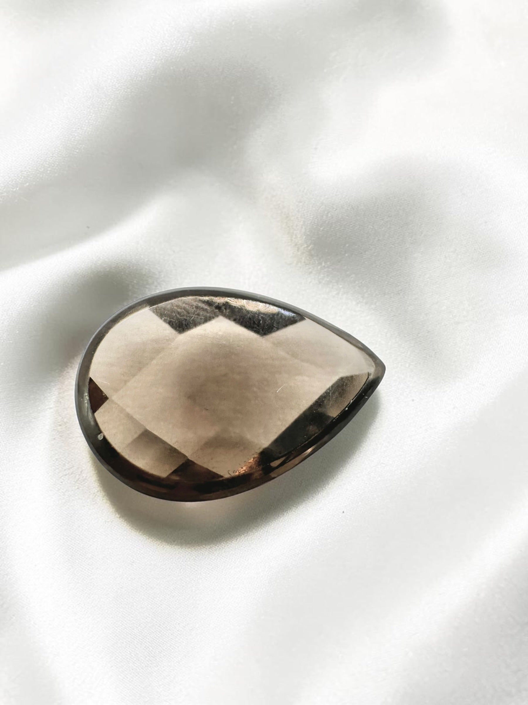 Flat-backed faceted smoky quartz from Brazil 4,75ct - BZA10