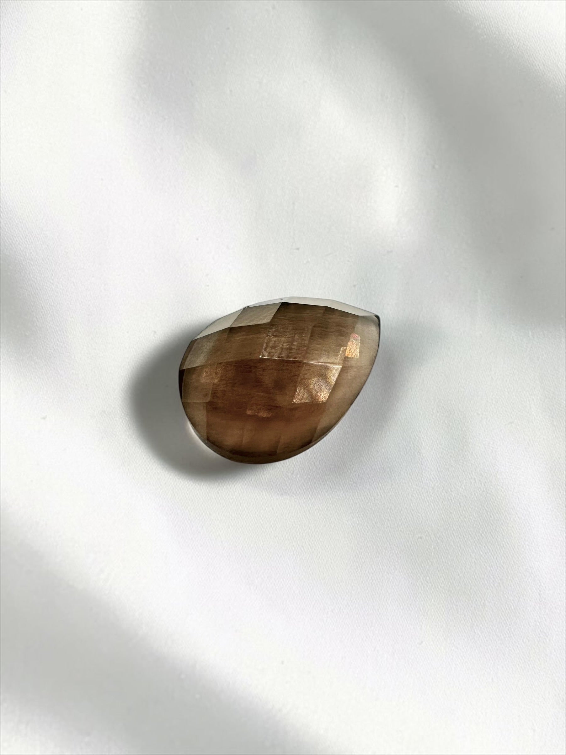 Flat-backed faceted smoky quartz from Brazil 4,75ct