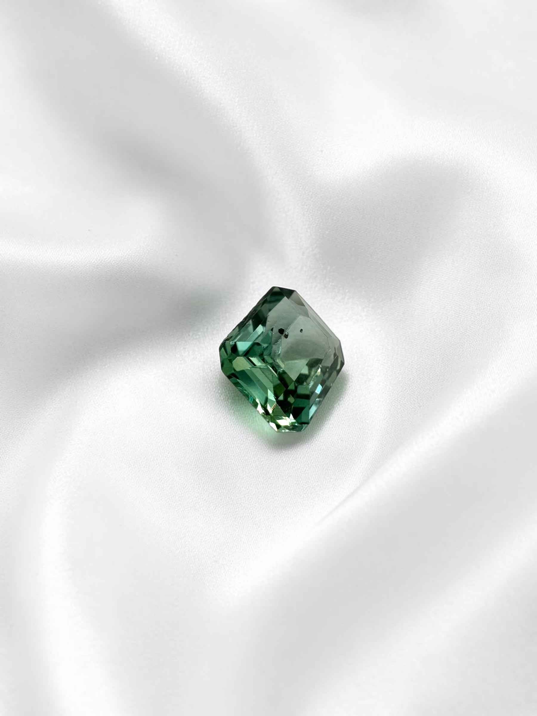 Faceted Sapphire from Madagascar 0,65ct - BSA01