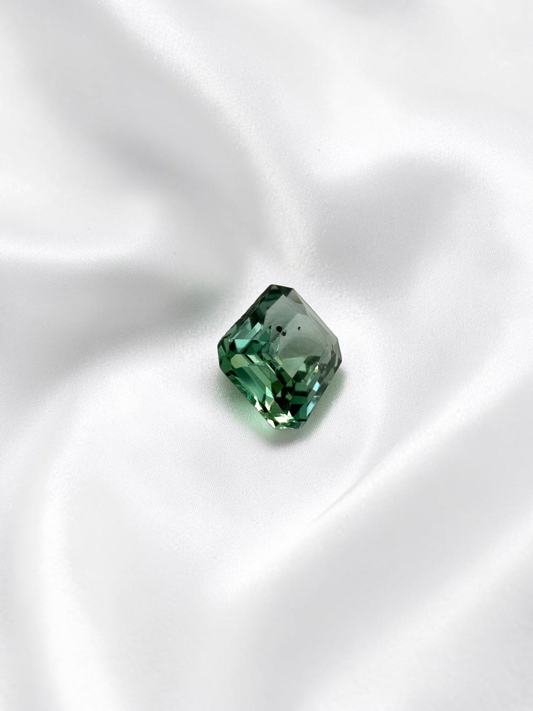 Faceted Sapphire from Madagascar 0,65ct - BSA01