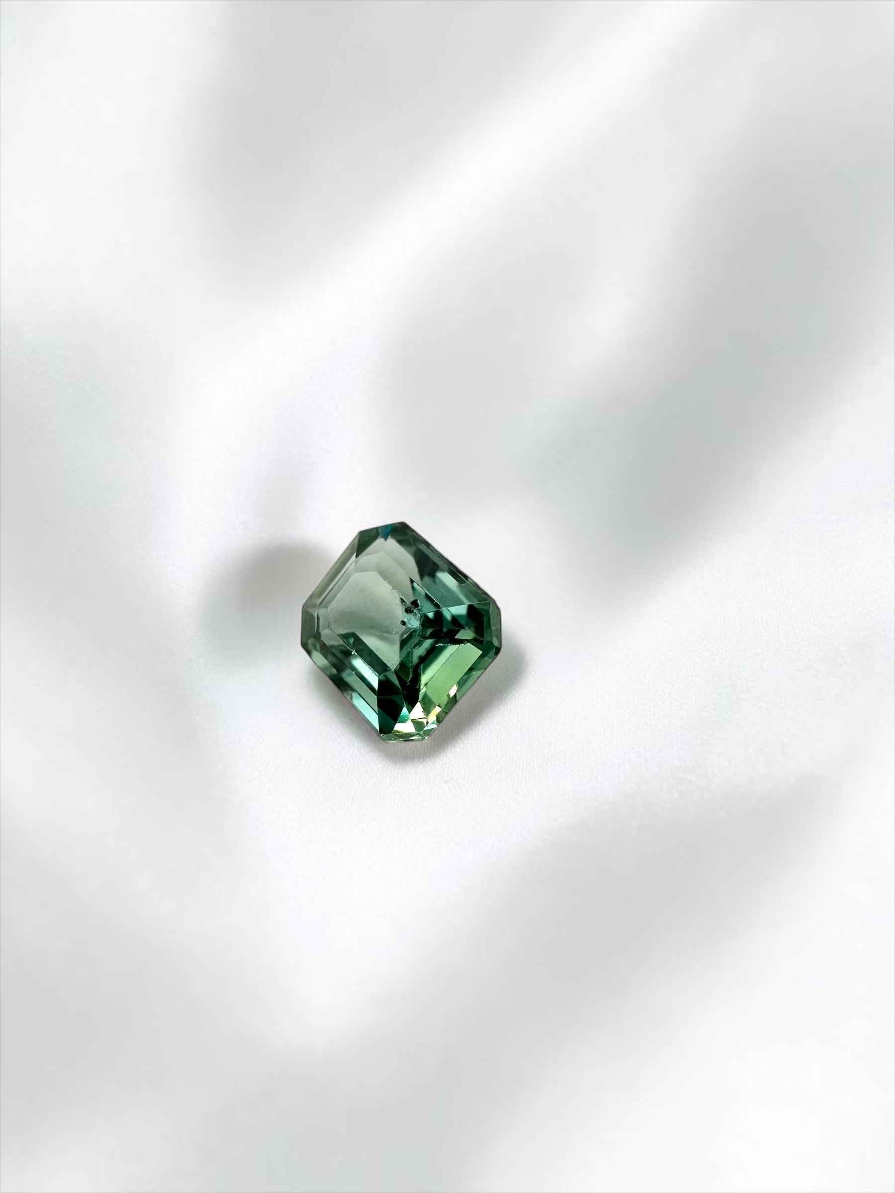 Faceted Sapphire from Madagascar 0,65ct - BSA01